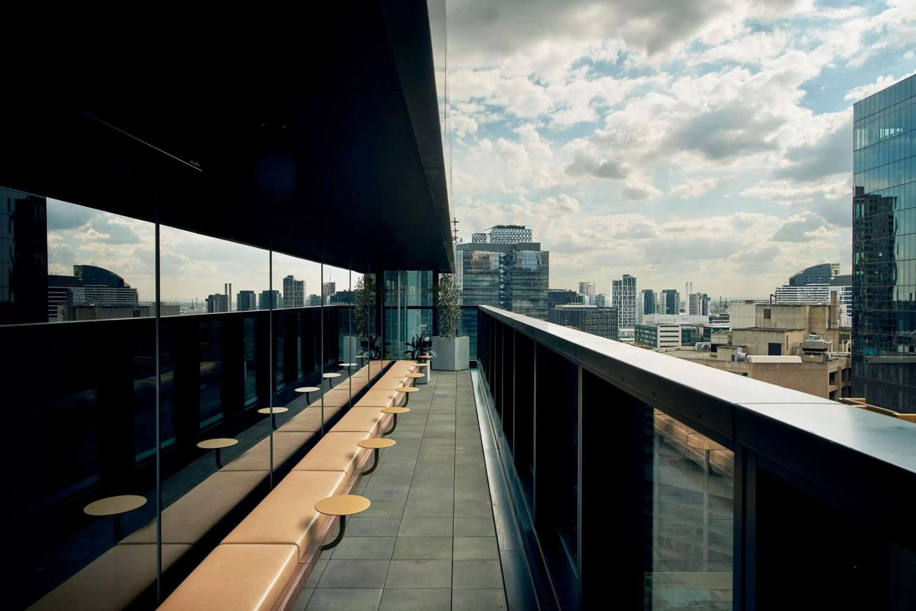 Lounge or bar in Quincy Hotel Melbourne