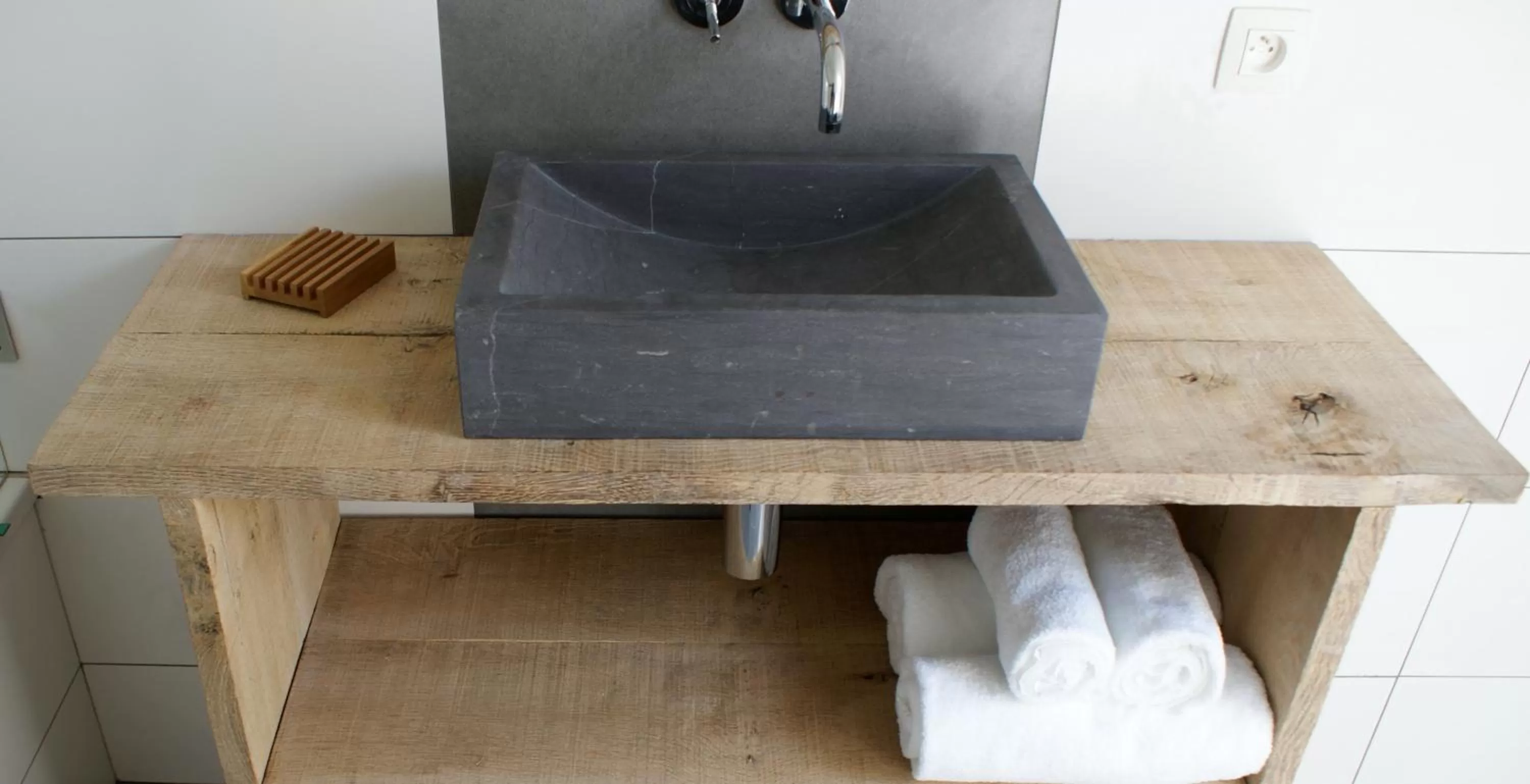 Decorative detail, TV/Entertainment Center in B&B Silentium