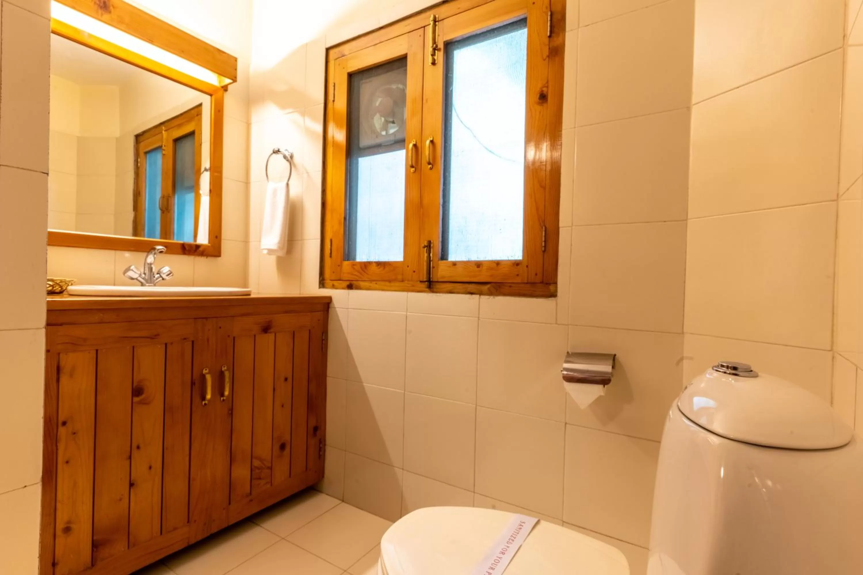 Toilet in Hotel Negi's Mayflower A heritage Since 1965