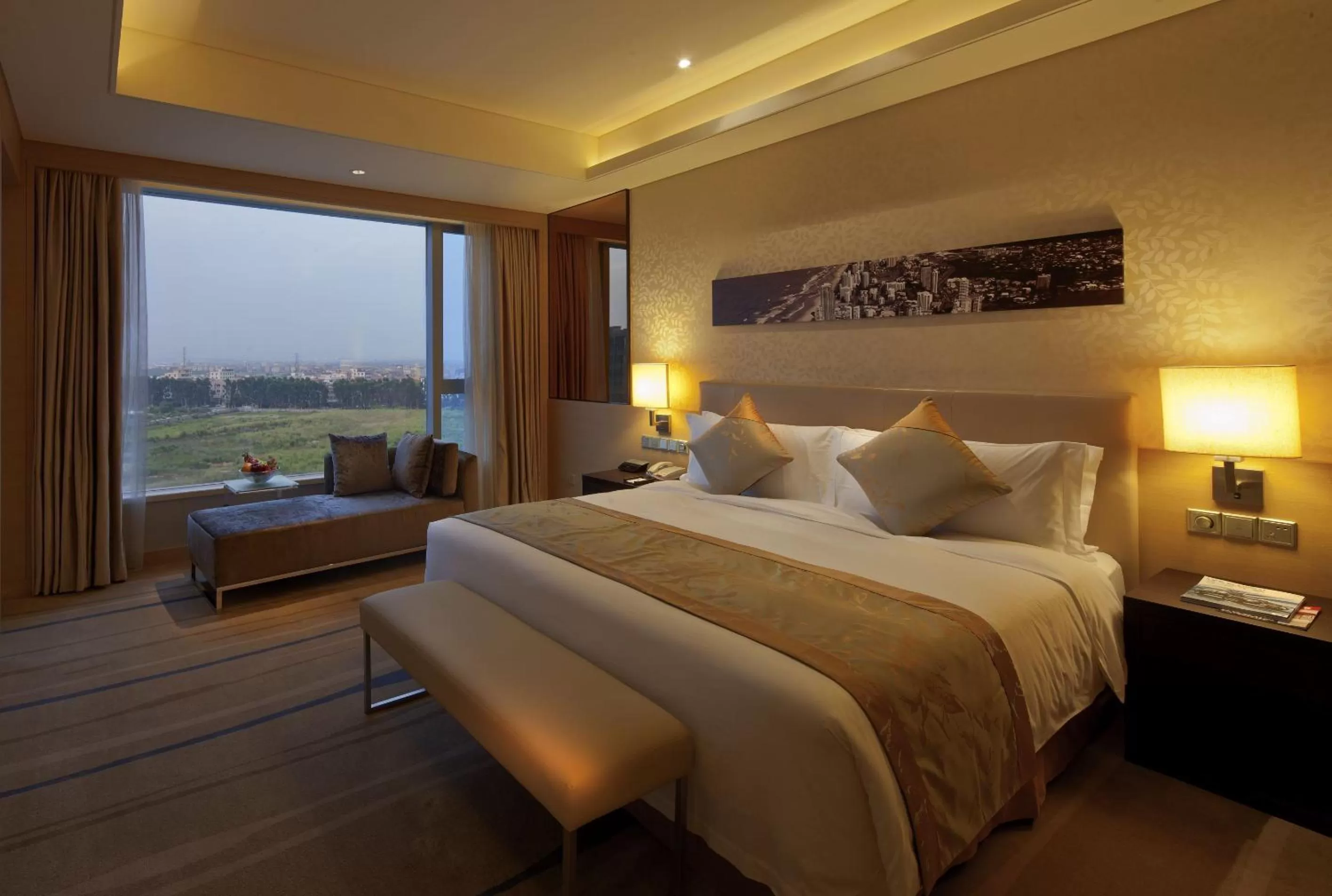 Bed in Crowne Plaza Guangzhou Huadu by IHG - Free Shuttle bus between hotel to Exhibition Center During Canton Fair