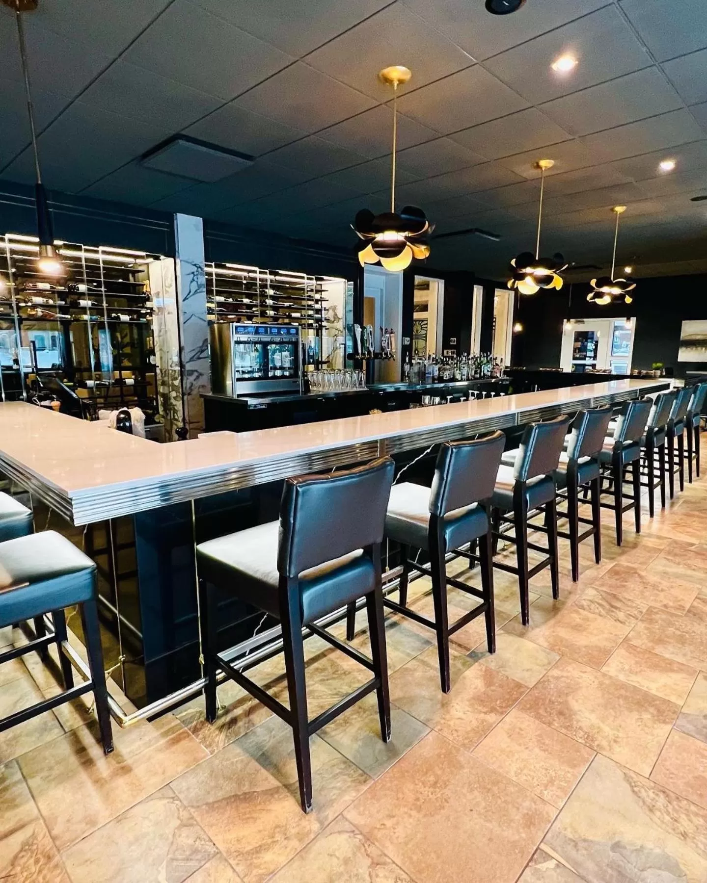 Lounge or bar in Hotel & Suites Le Dauphin Drummondville