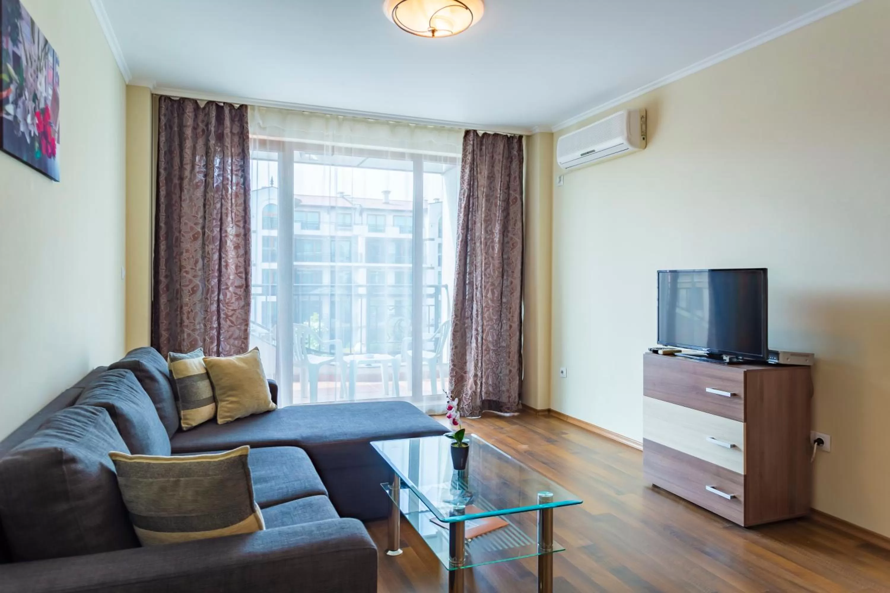 TV and multimedia, Seating Area in Rose Gardens Apart Hotel