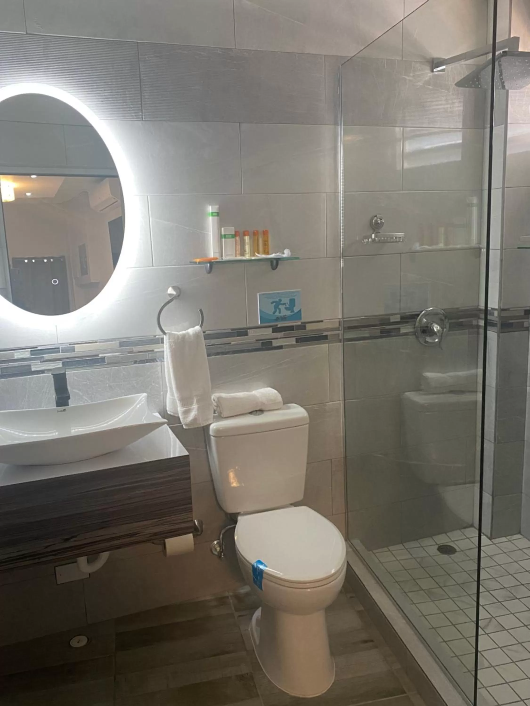 Shower, Bathroom in Itza-Bella Suites