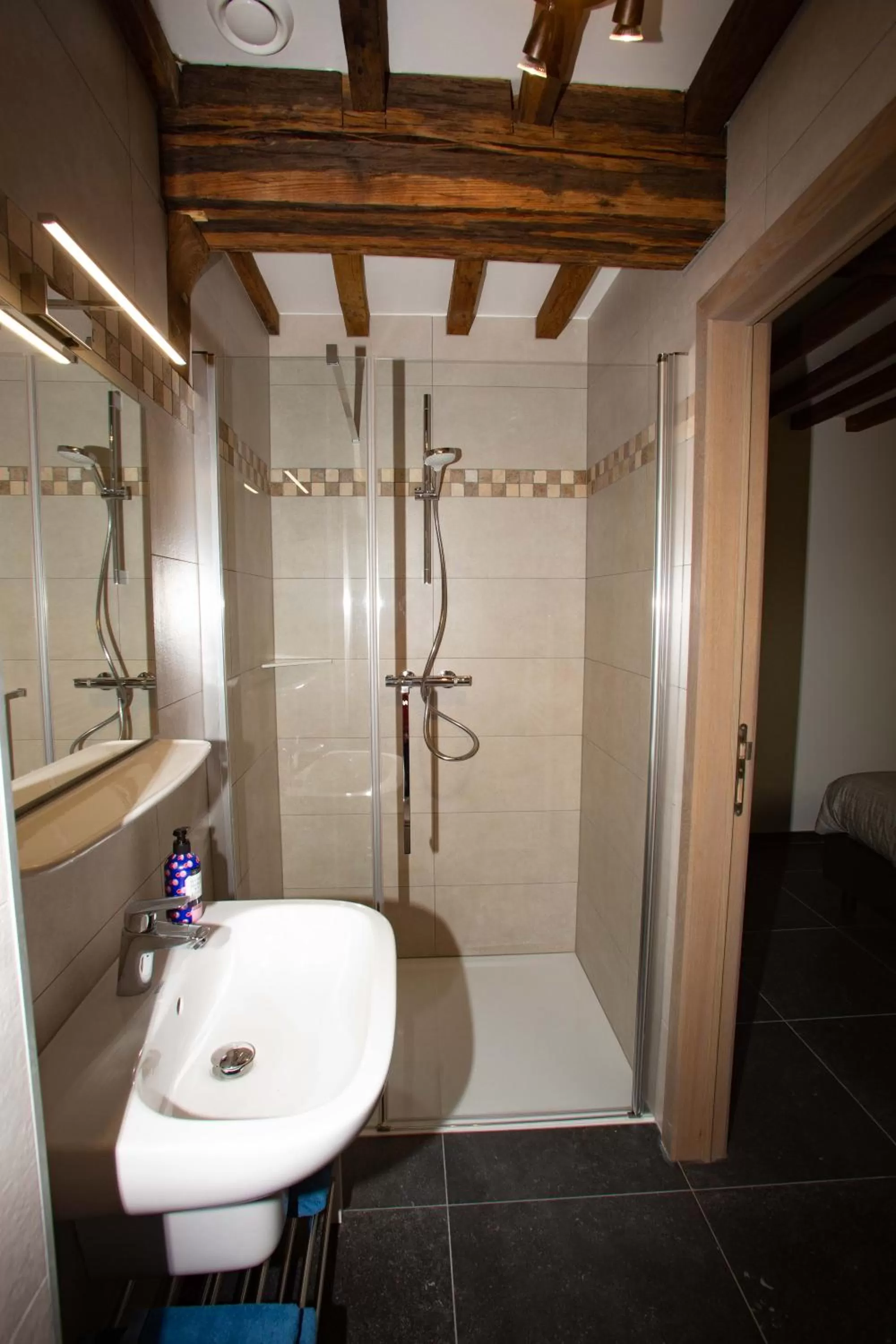 B&B HOTEL IN FERME DE LEUZE nabij Durbuy, eigen laadpalen