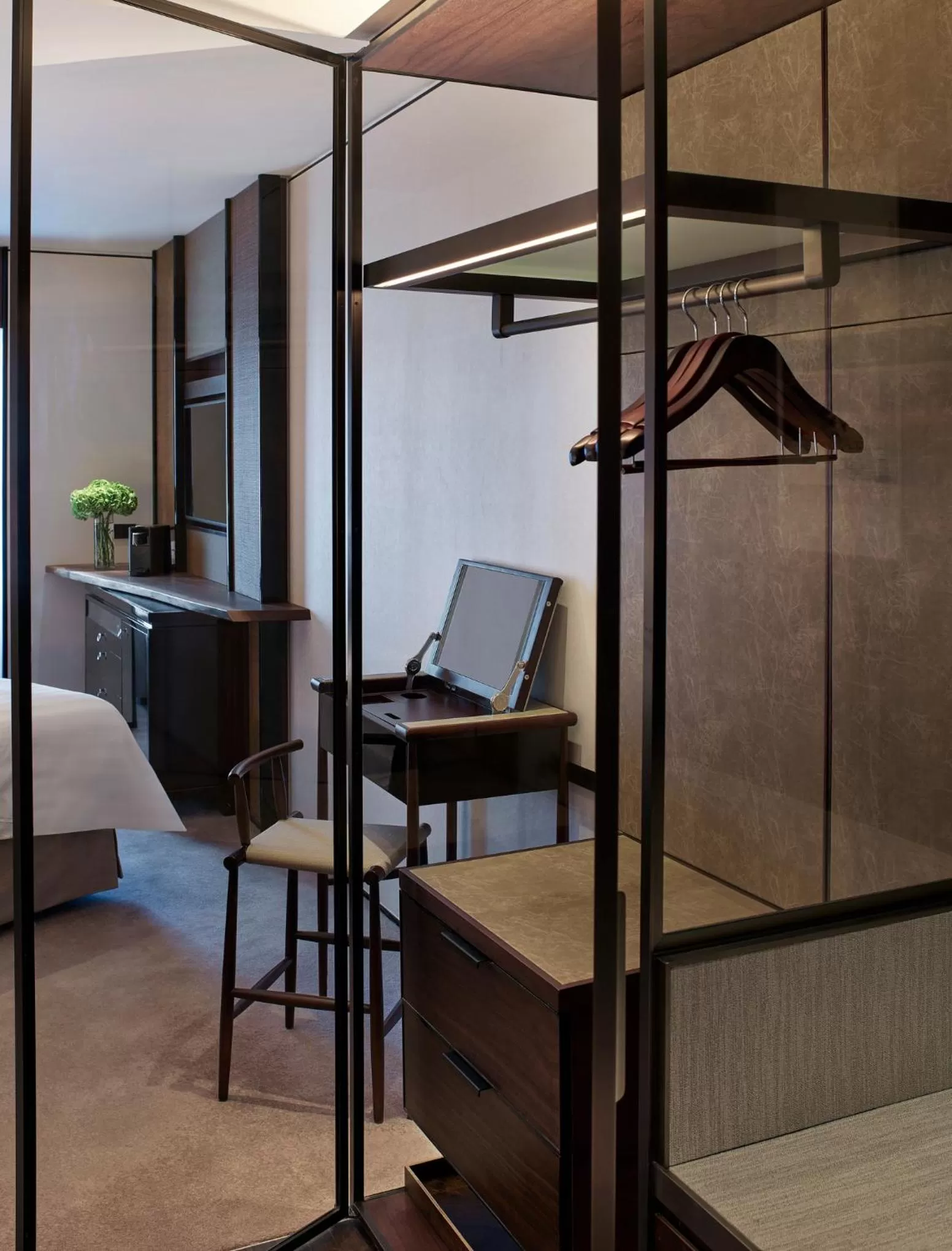 Bed in Shangri-La Singapore