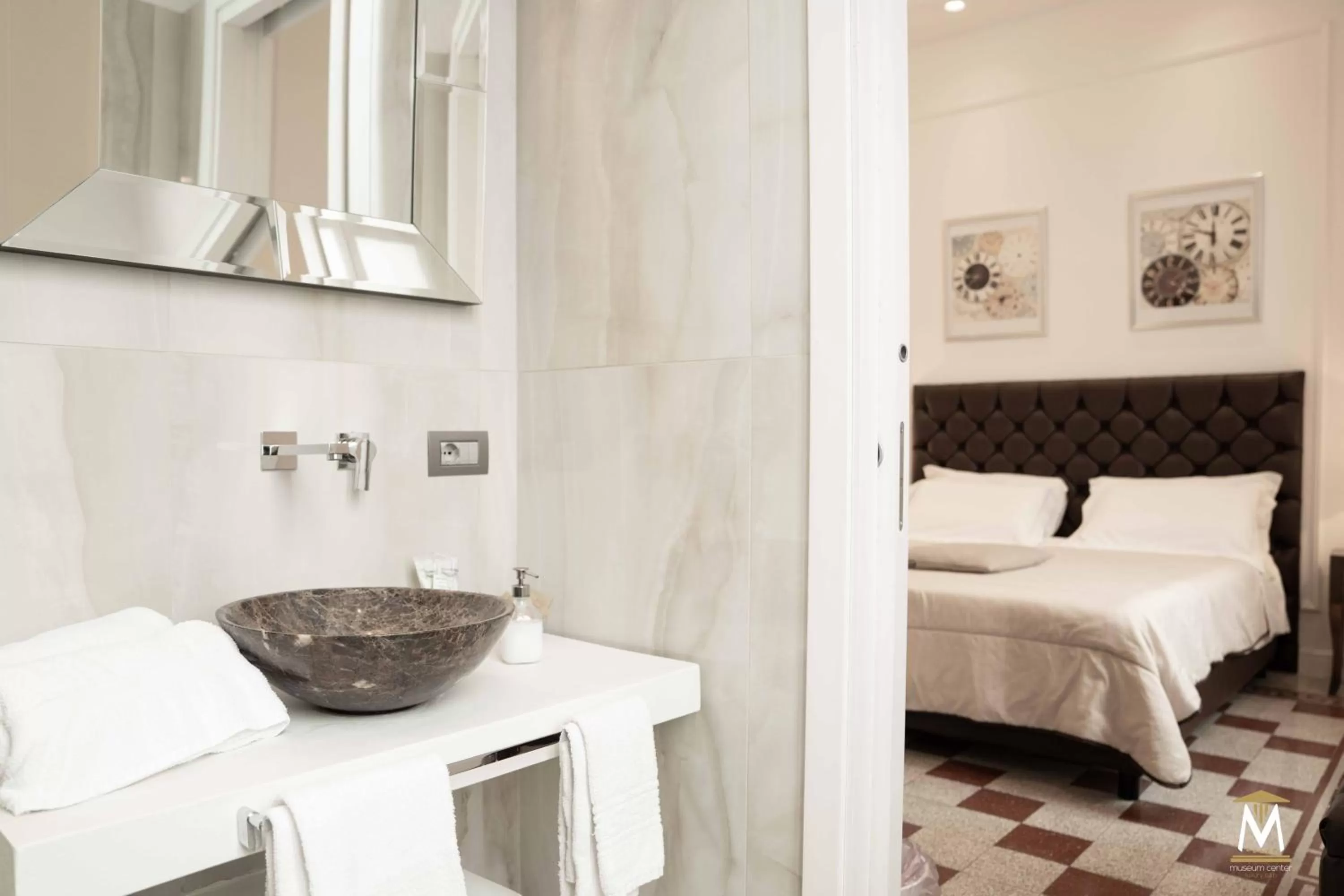 Bathroom, Bed in Museum Center Luxury