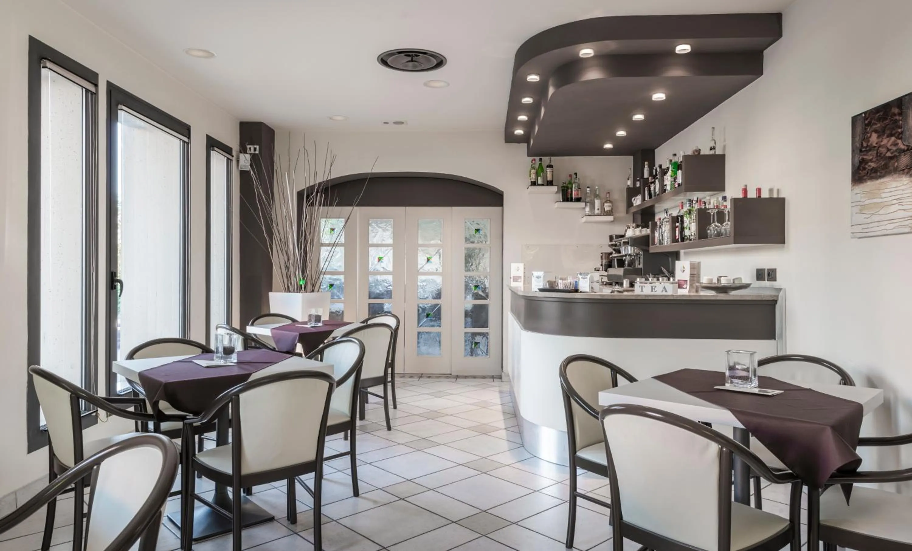 Lounge or bar in Hotel Montebello