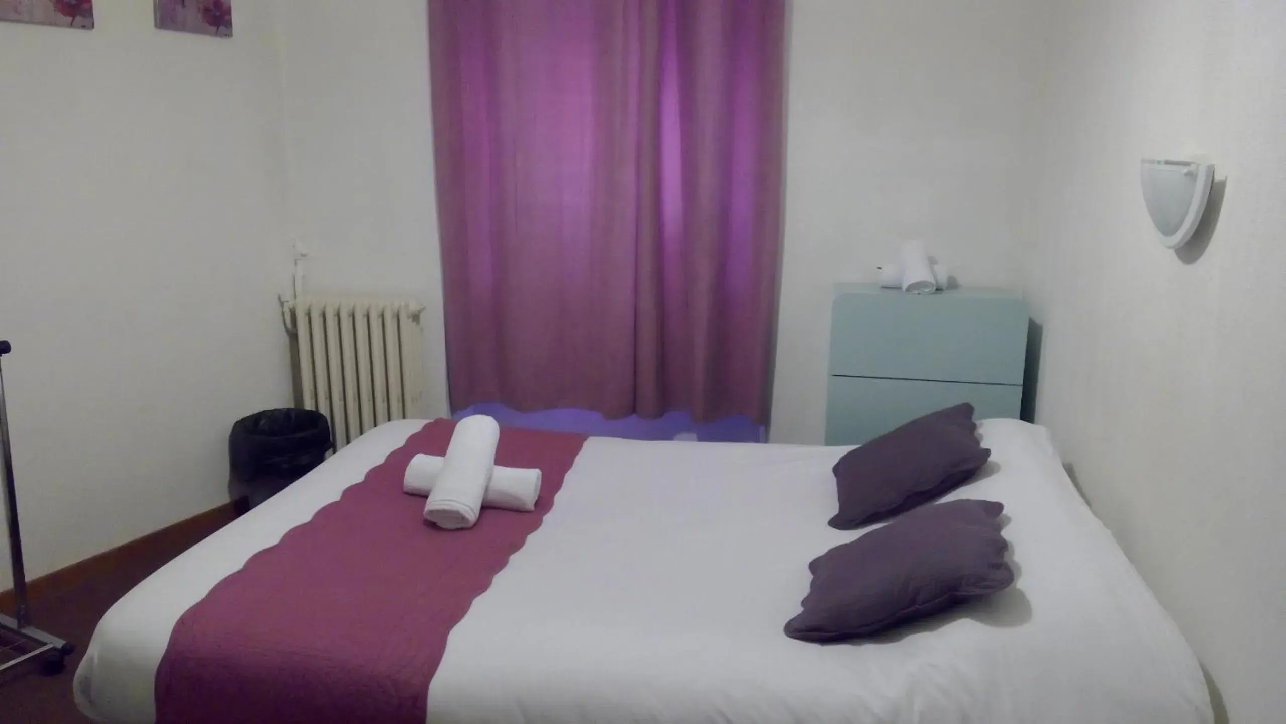 Double Room in Hôtel Central Double Room in Hôtel Central