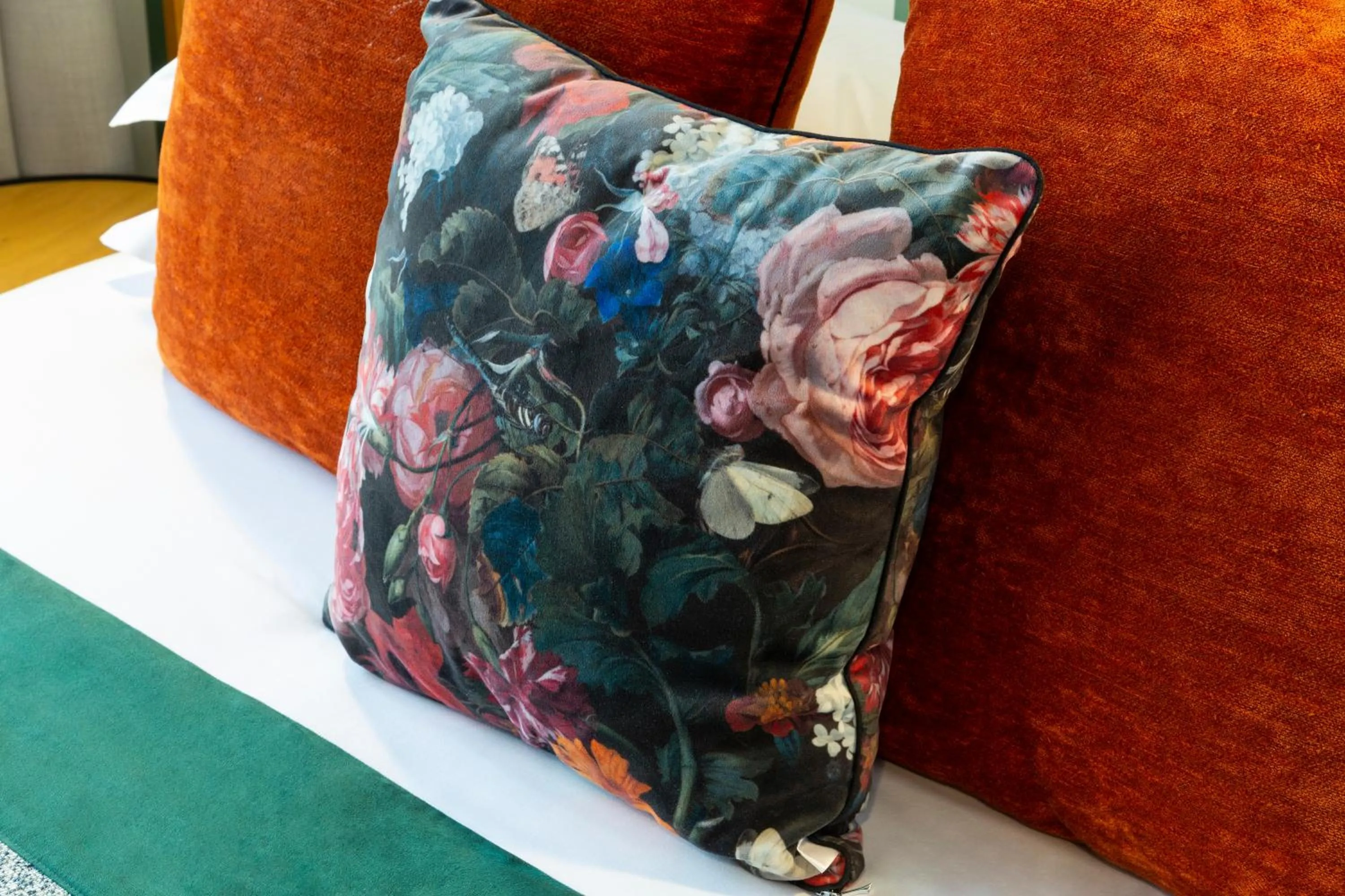 Bed in Hôtel Edmond W Lyon Part-Dieu