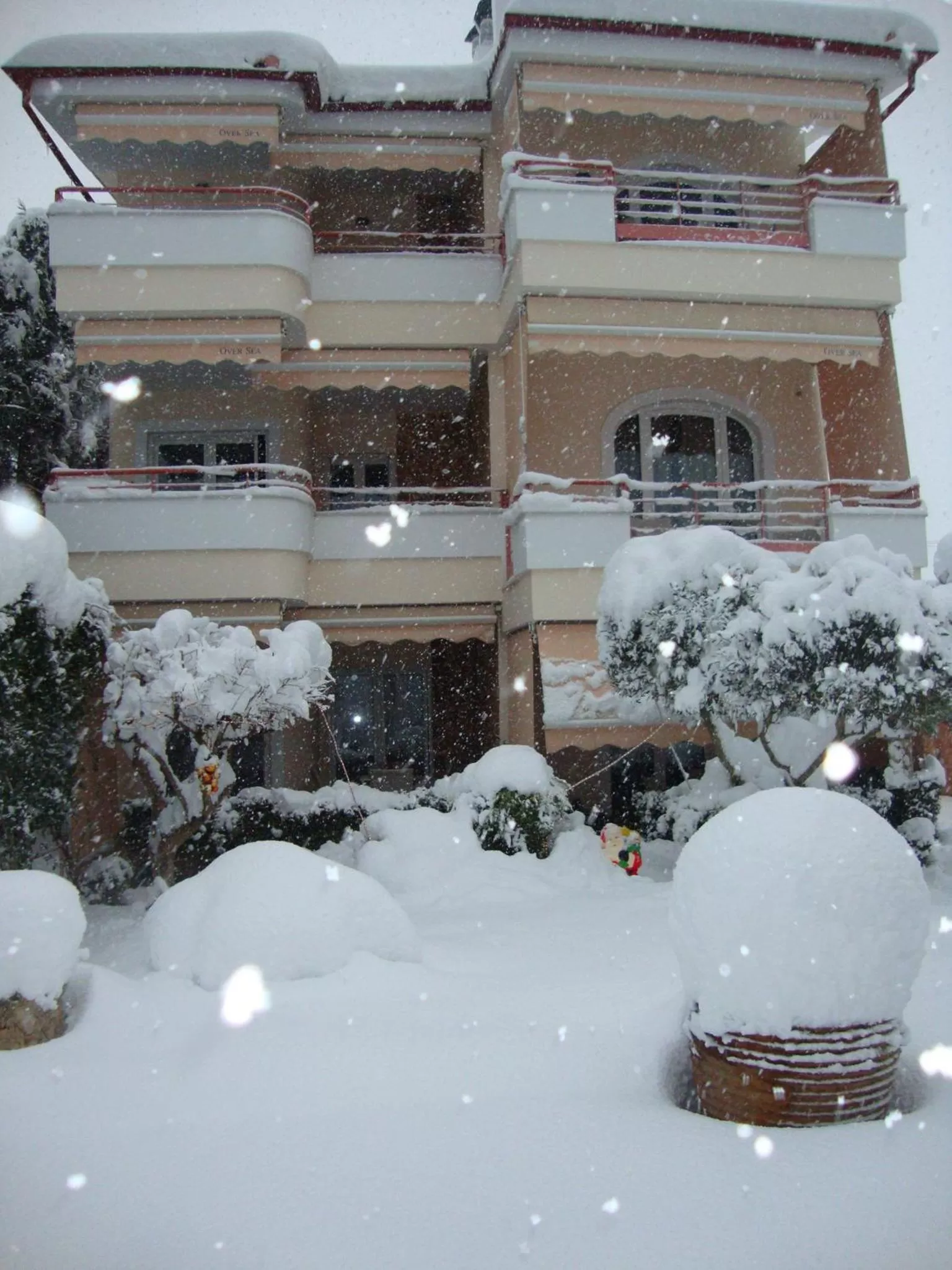 Over Sea Rooms & Villas