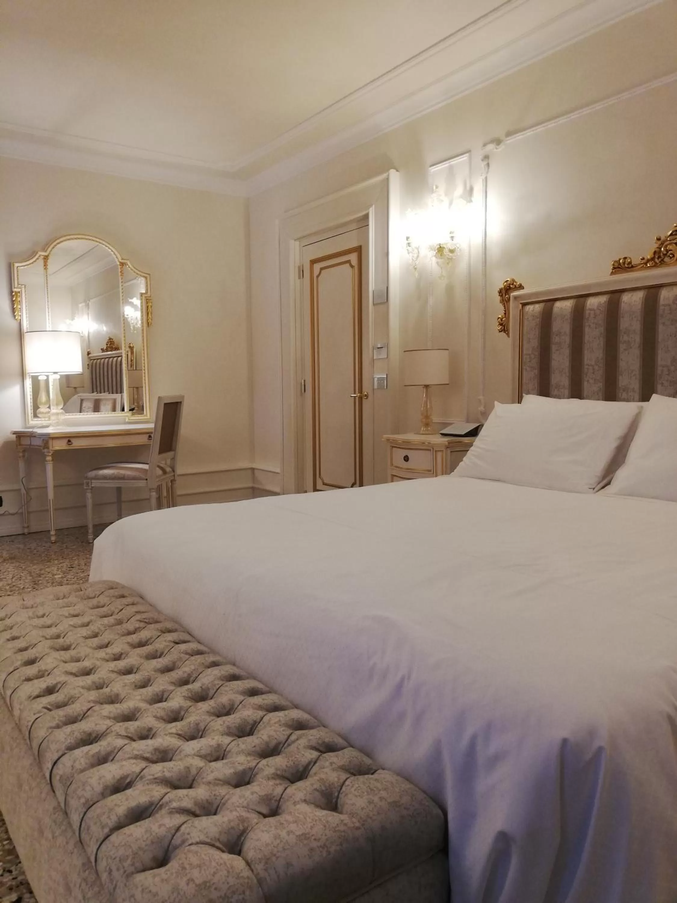 Bedroom, Bed in Ca' Bonfadini Historic Experience