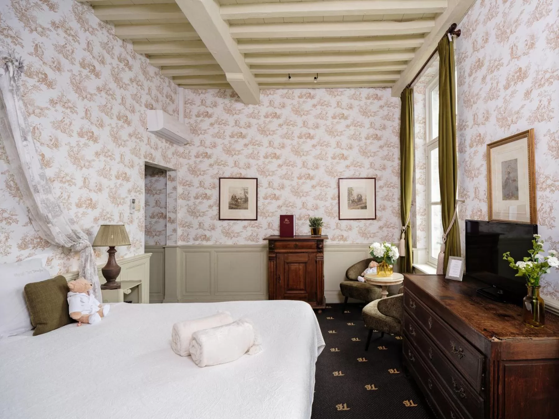 Bed in Canal View Hotel Ter Brughe by CW Hotel Collection