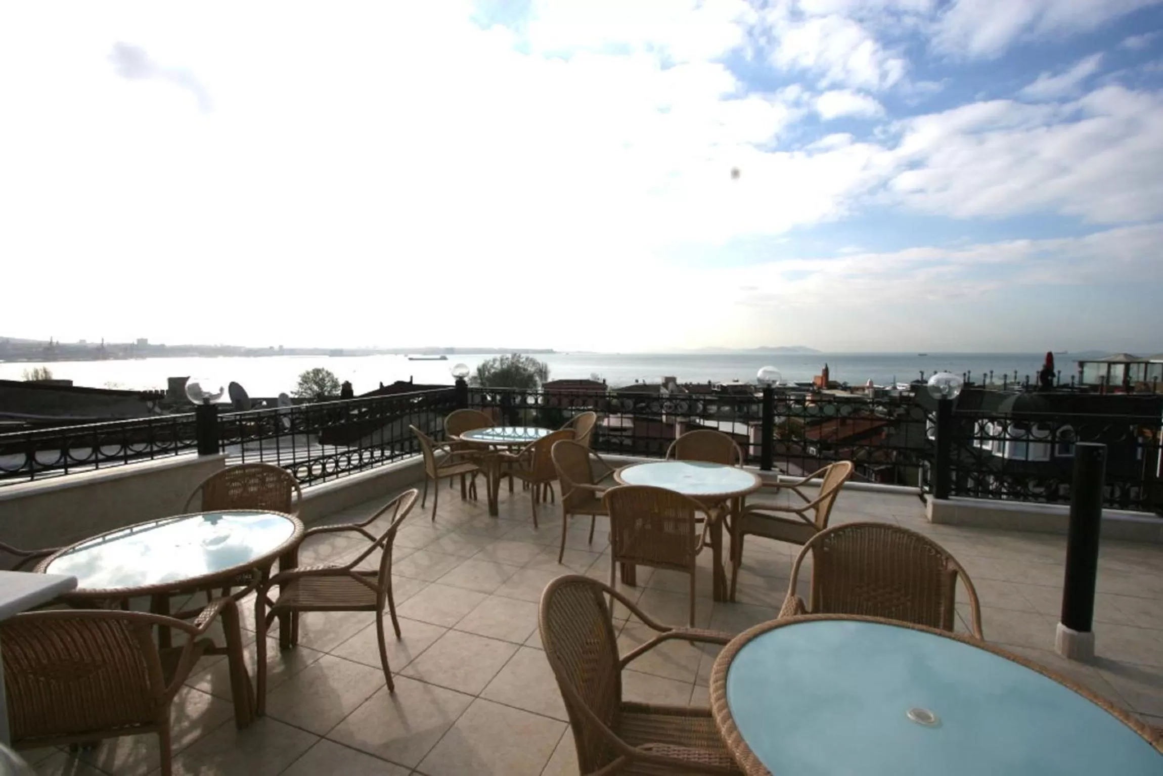 Balcony/Terrace, Restaurant/Places to Eat in Grand Peninsula Hotel