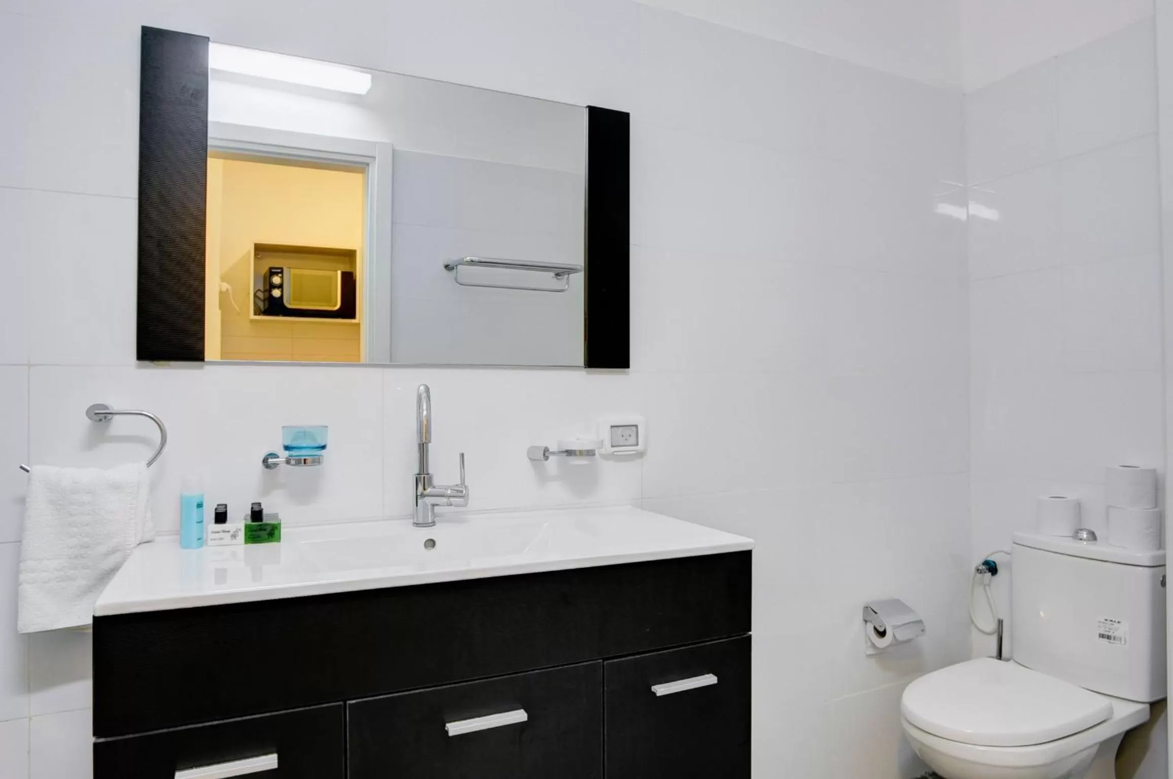 Bathroom in Geula Suites BY RAPHAEL HOTELS