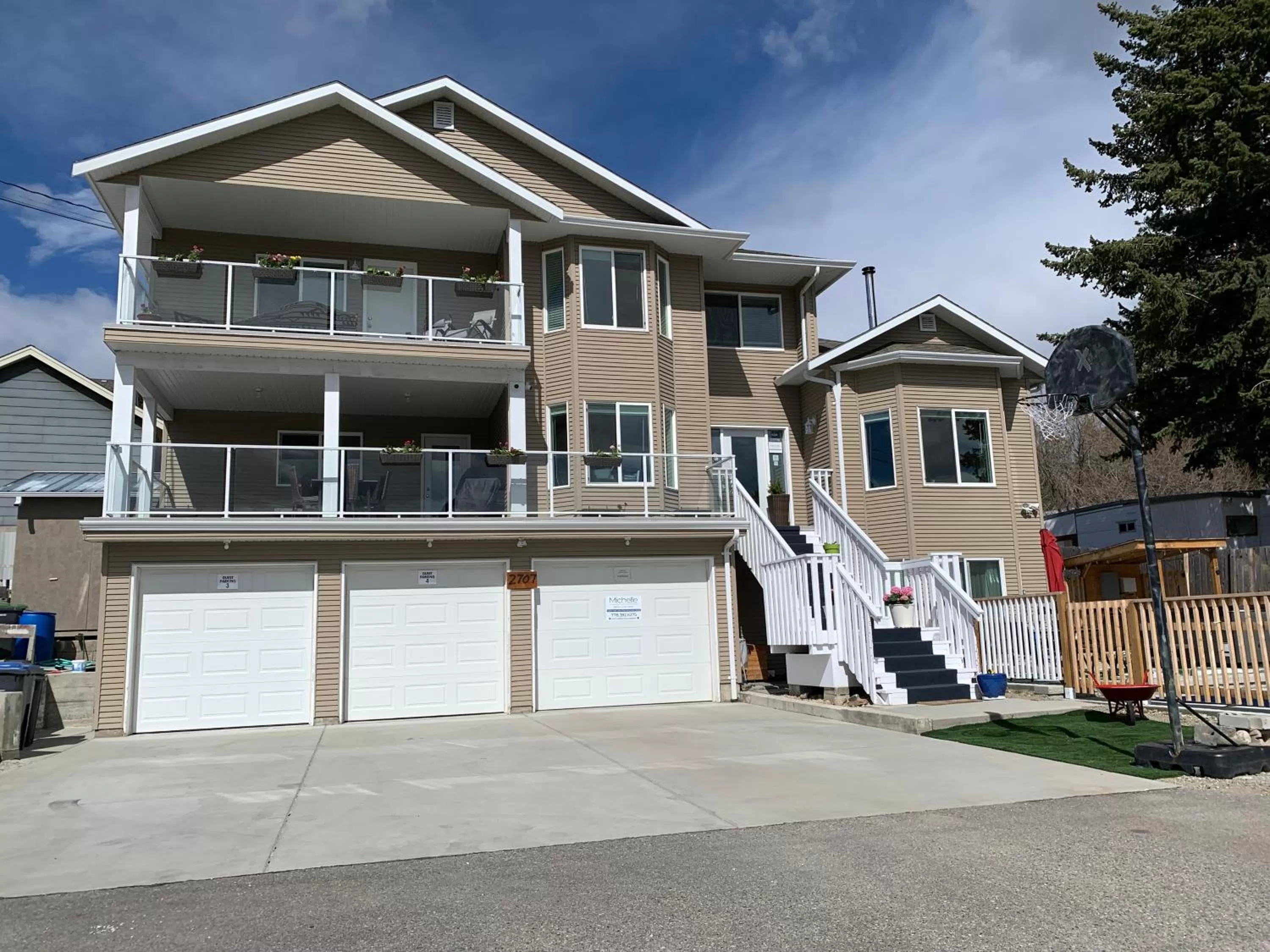 Property building in Salish B&B and Spa