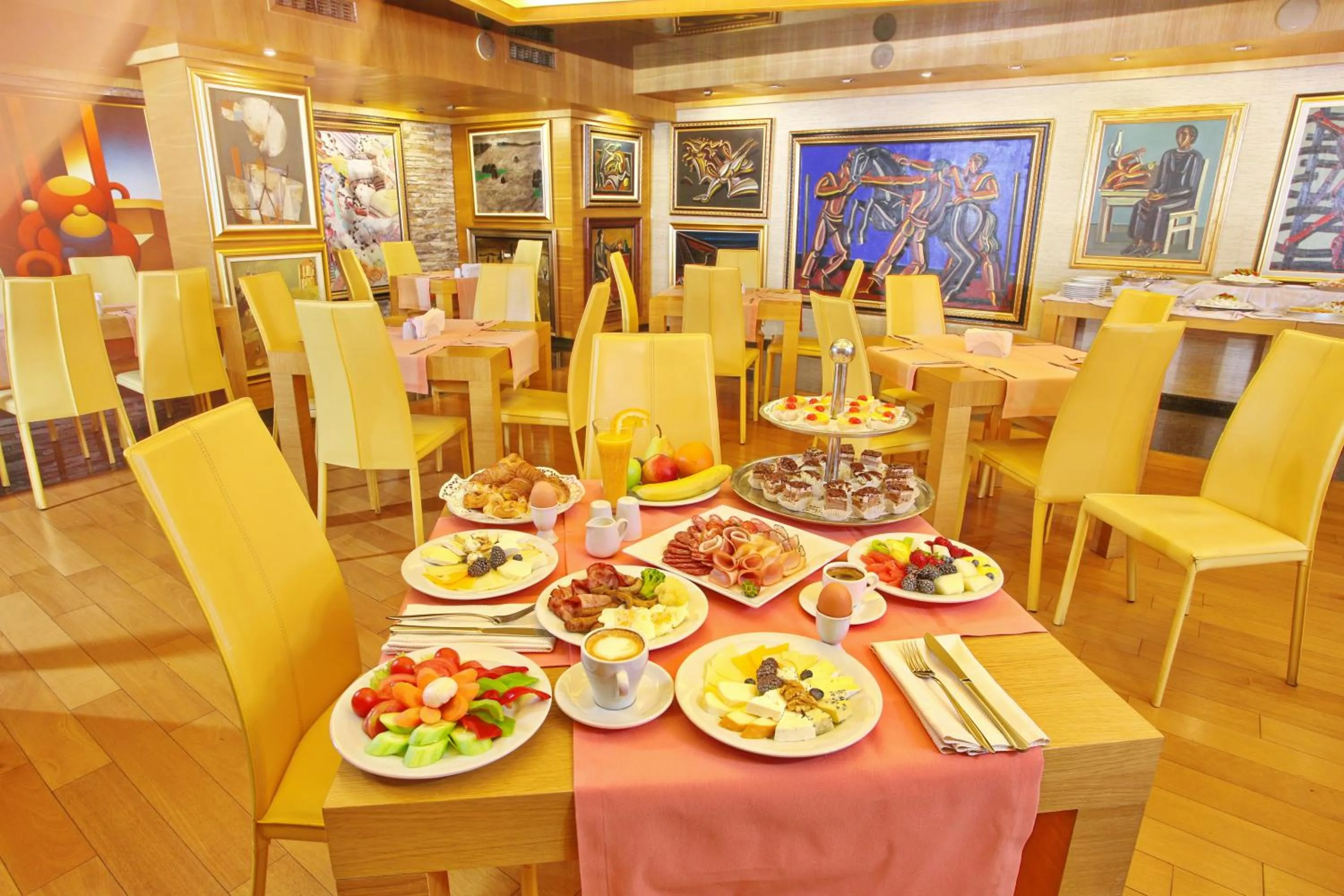 Restaurant/places to eat in Hotel Anel