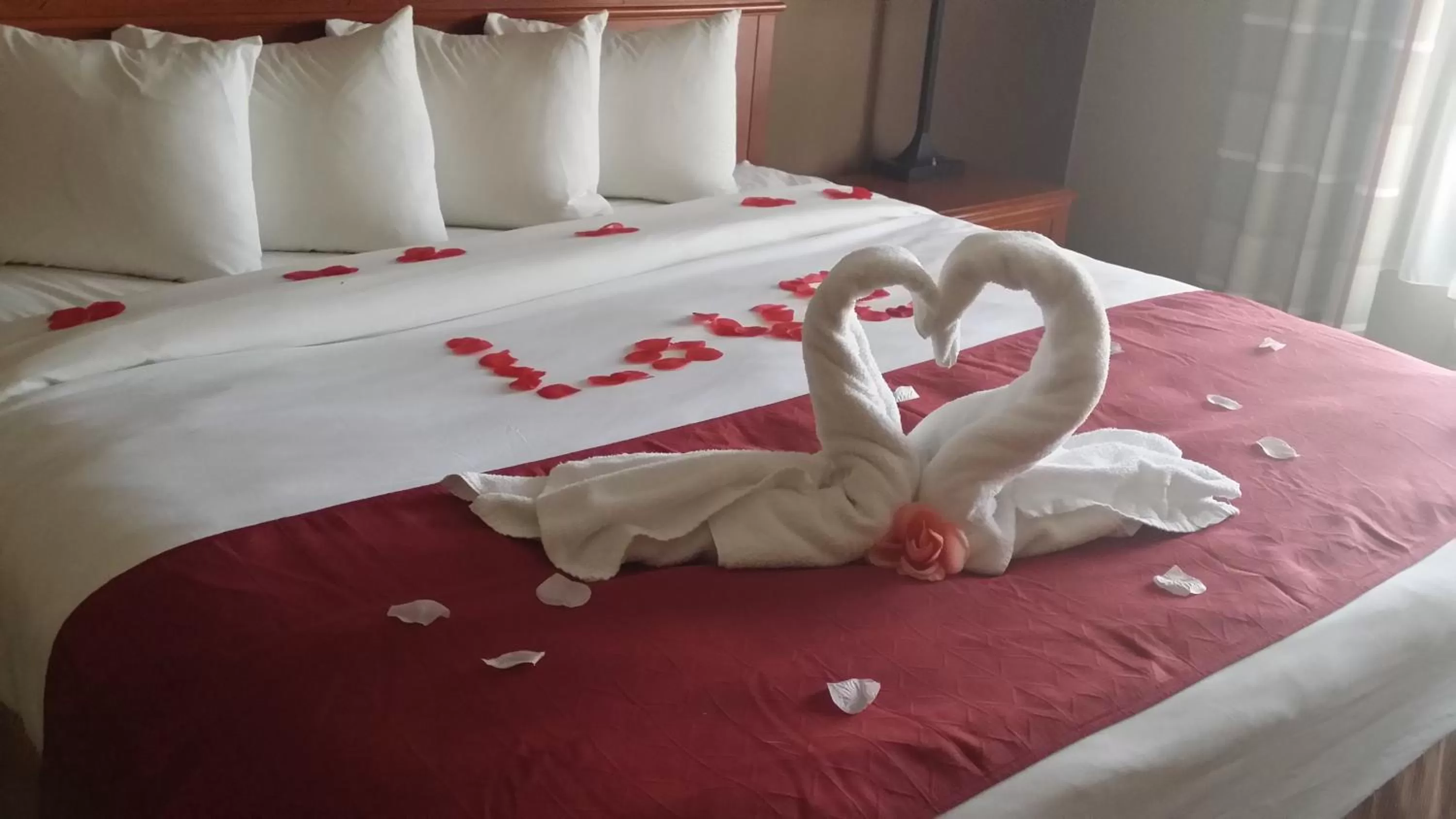 Photo of the whole room, Bed in Country Inn & Suites by Radisson, Bel Air-Aberdeen, MD