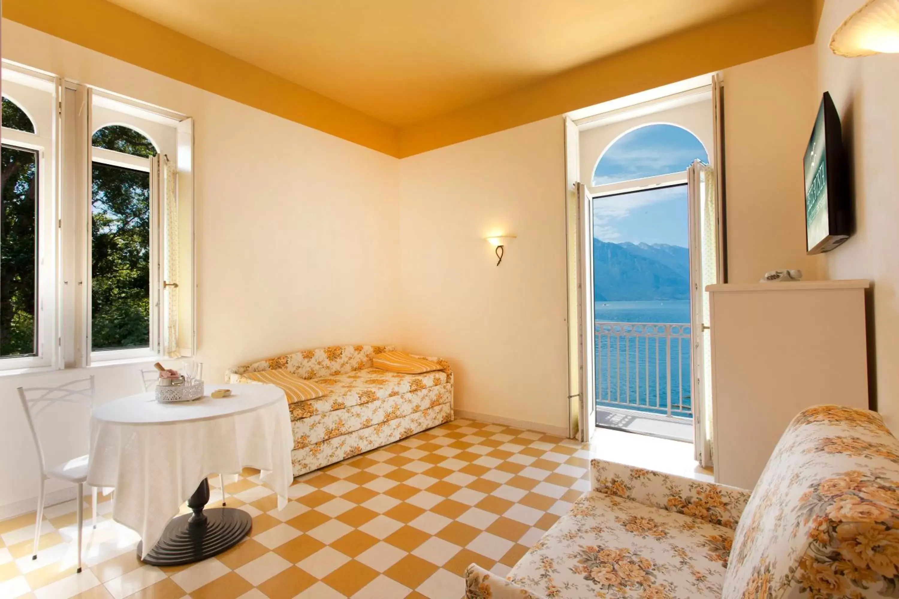 Comfort Suite with Balcony, Lake Front in Bellavista Lakefront Comfort Suite with Balcony, Lake Front in Bellavista Lakefront