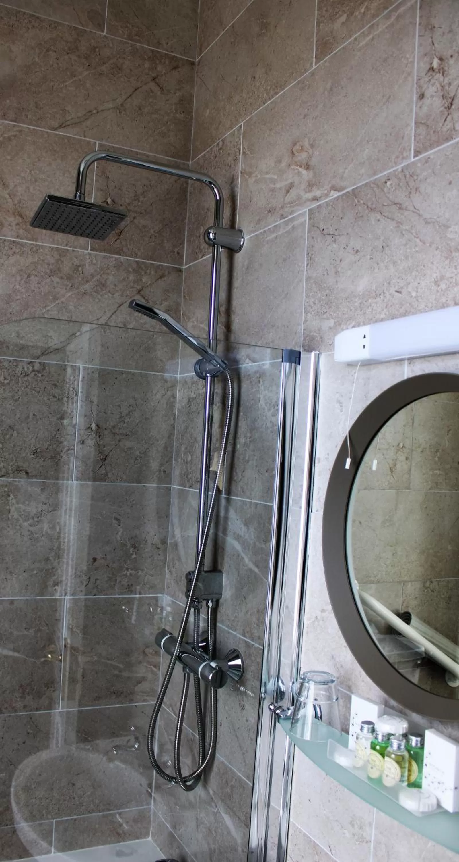 Bathroom in Kildare House Hotel