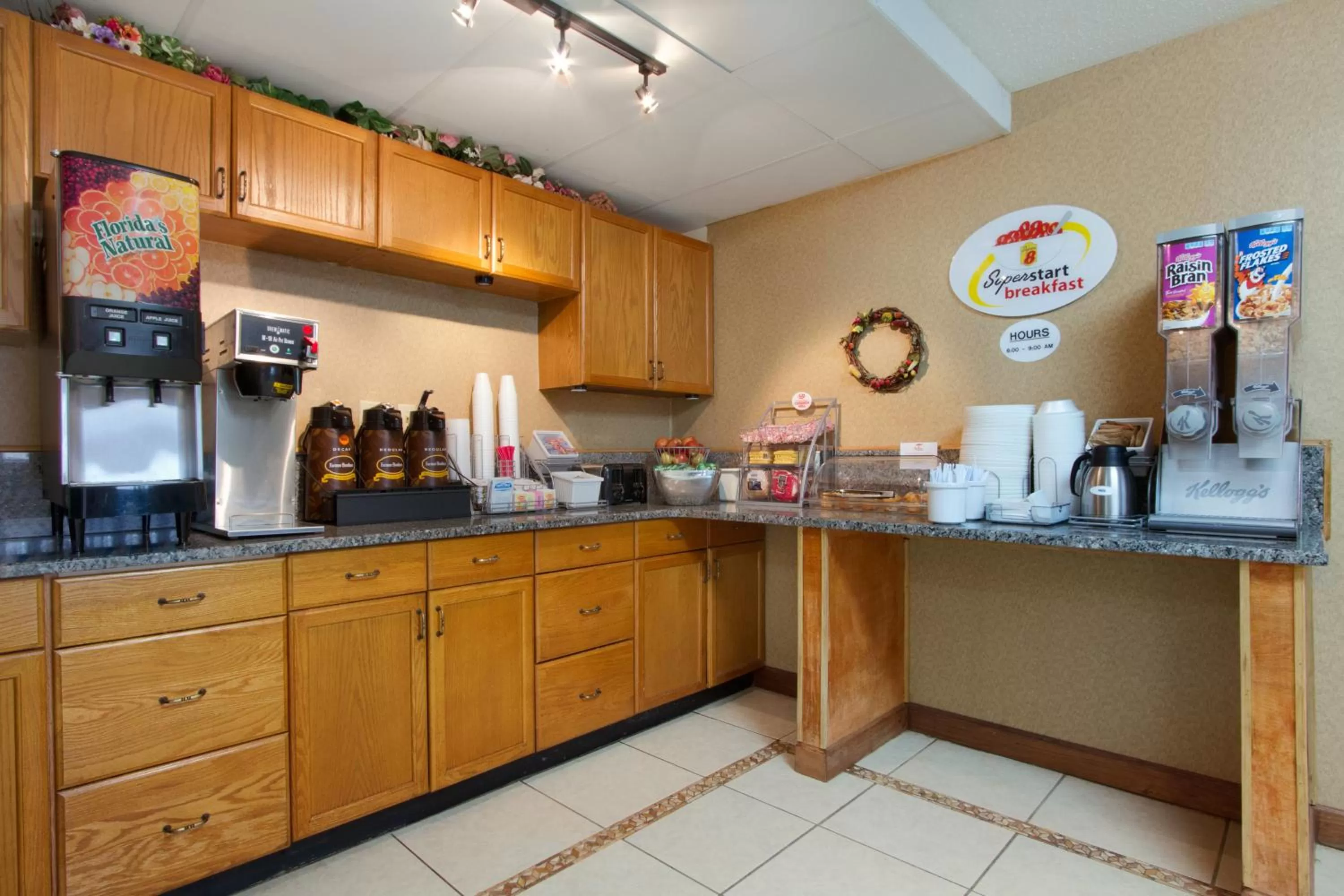 Restaurant/places to eat in Super 8 by Wyndham Homewood Birmingham Area