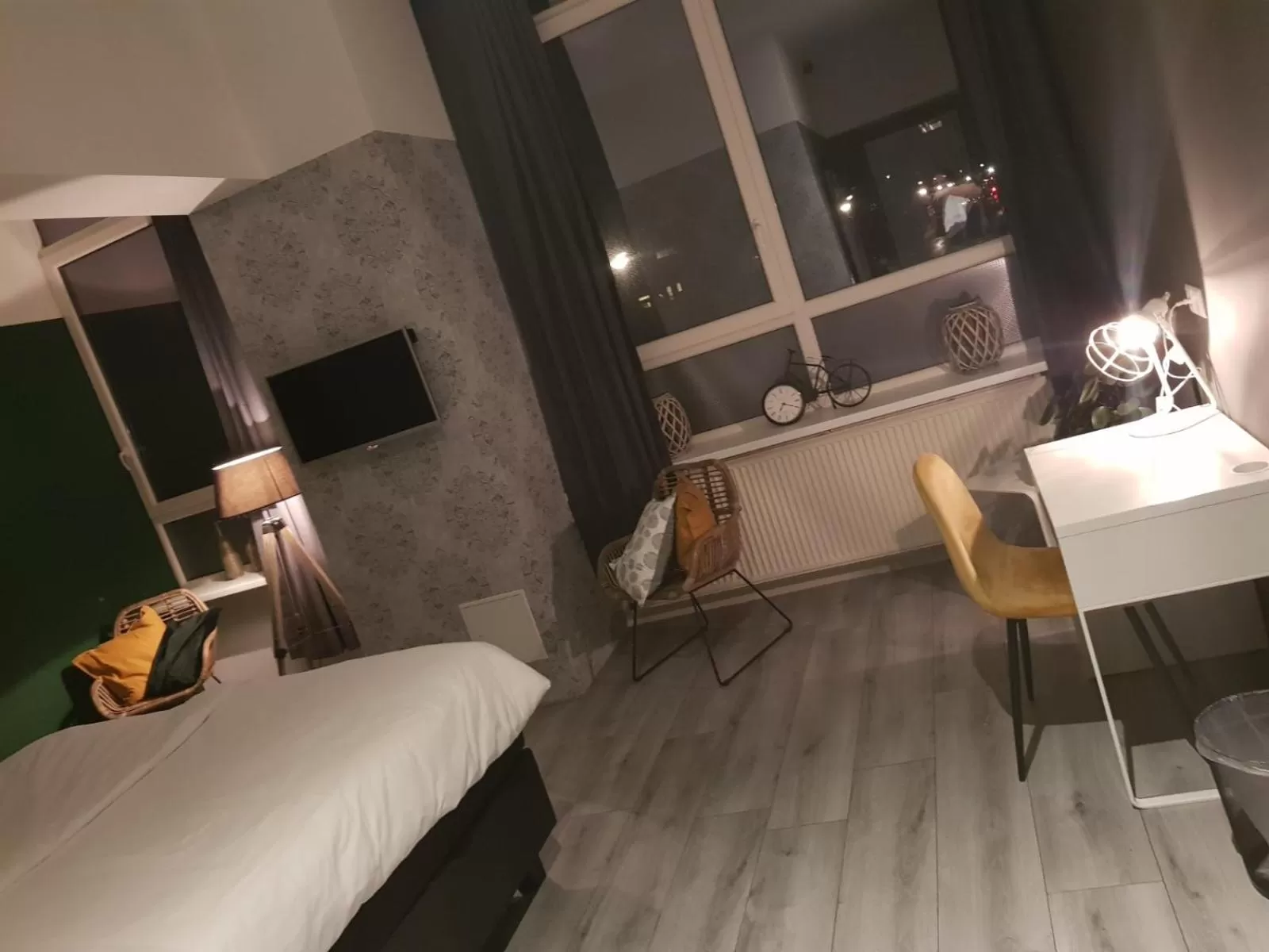 TV/Entertainment Center in B&B de Wilhelminaschool