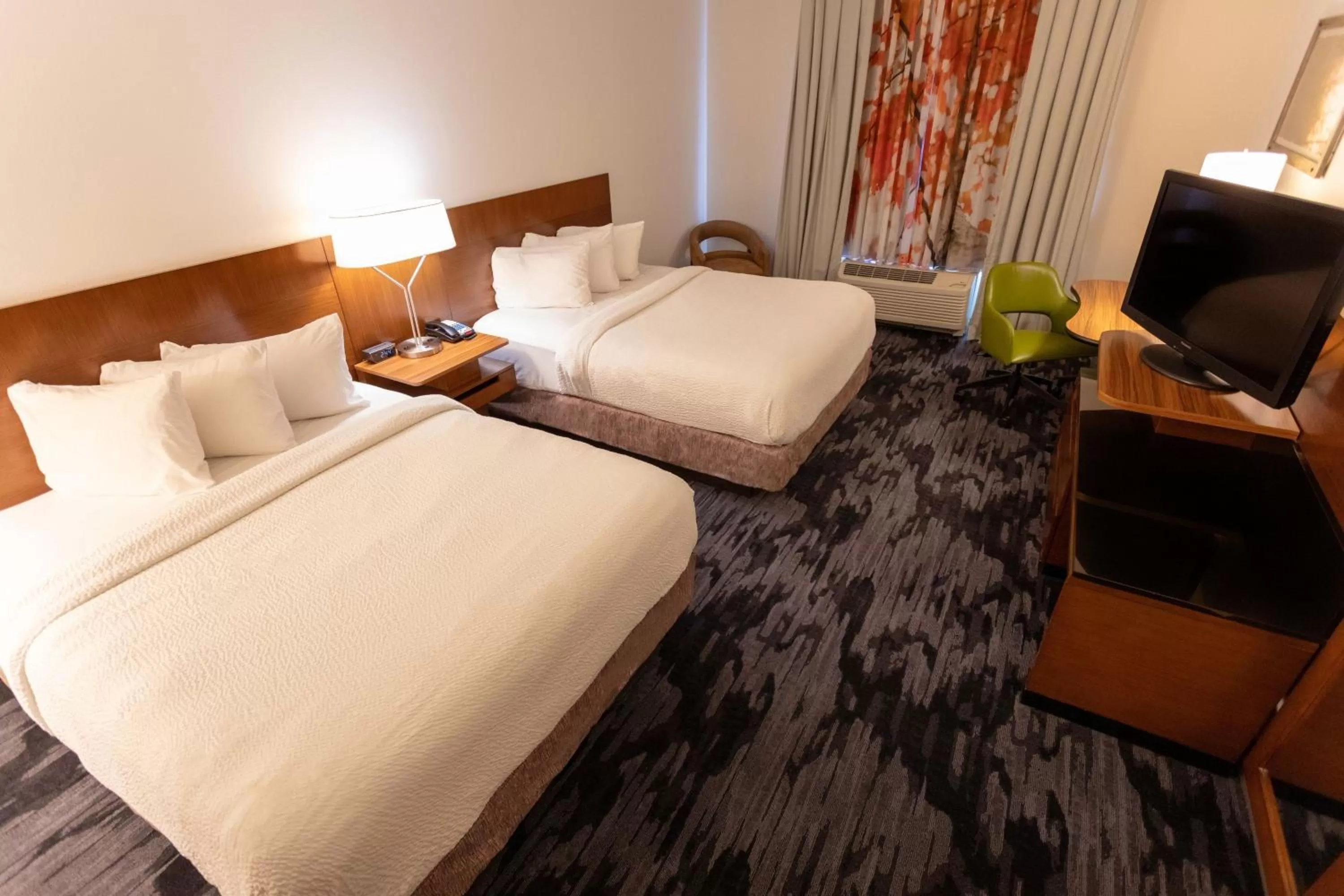 Photo of the whole room, Bed in Fairfield Inn & Suites by Marriott Athens I-65