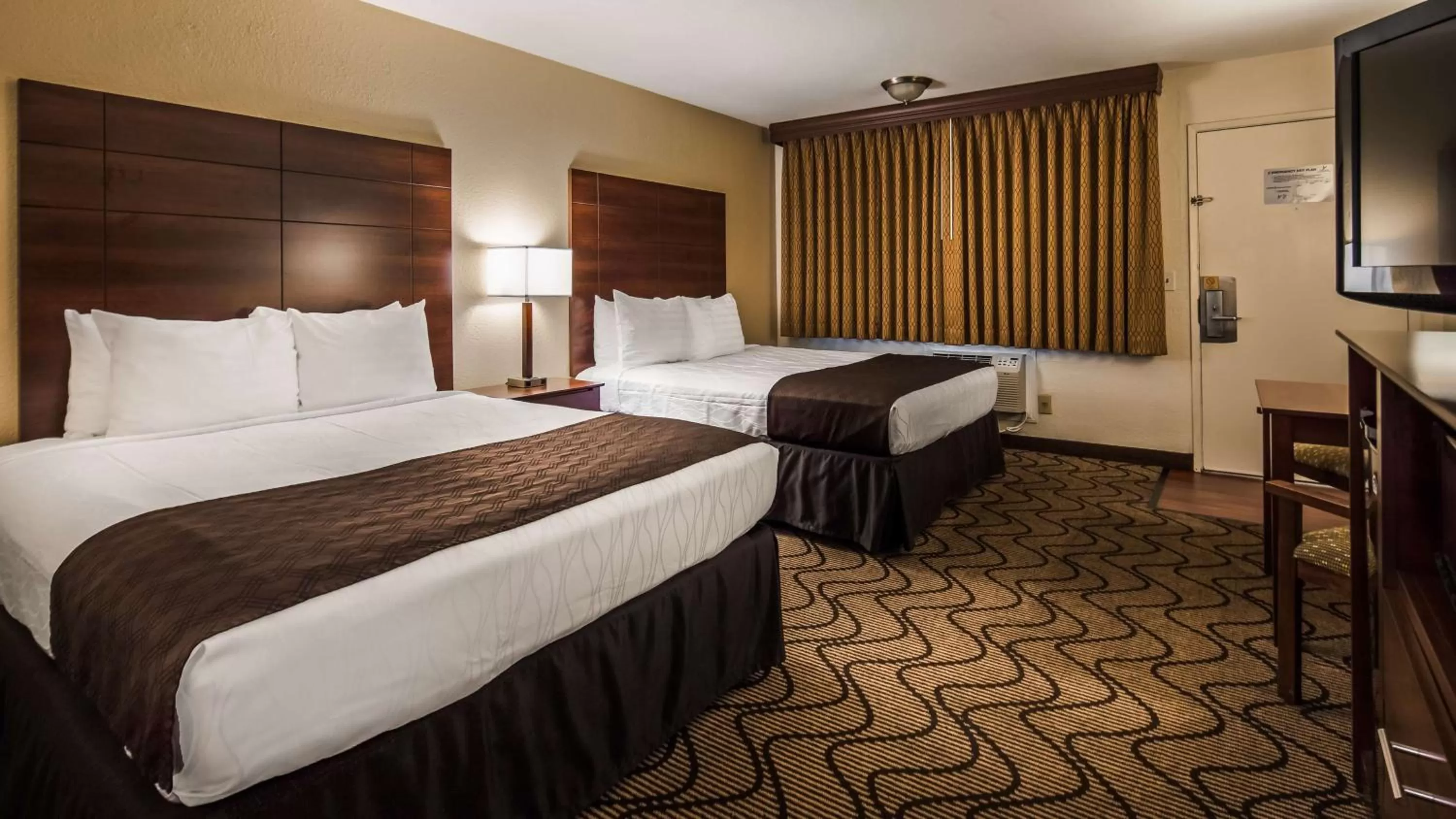 Photo of the whole room, Bed in Best Western Heritage Inn