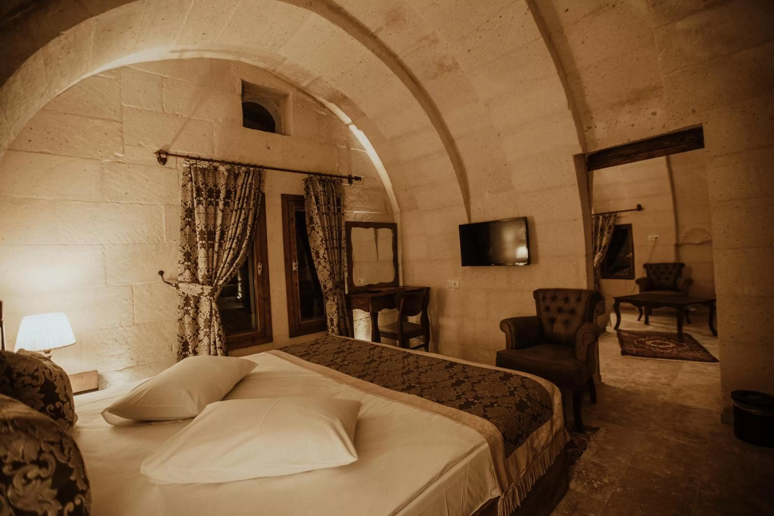 Bed in Kismet Cave Mansion