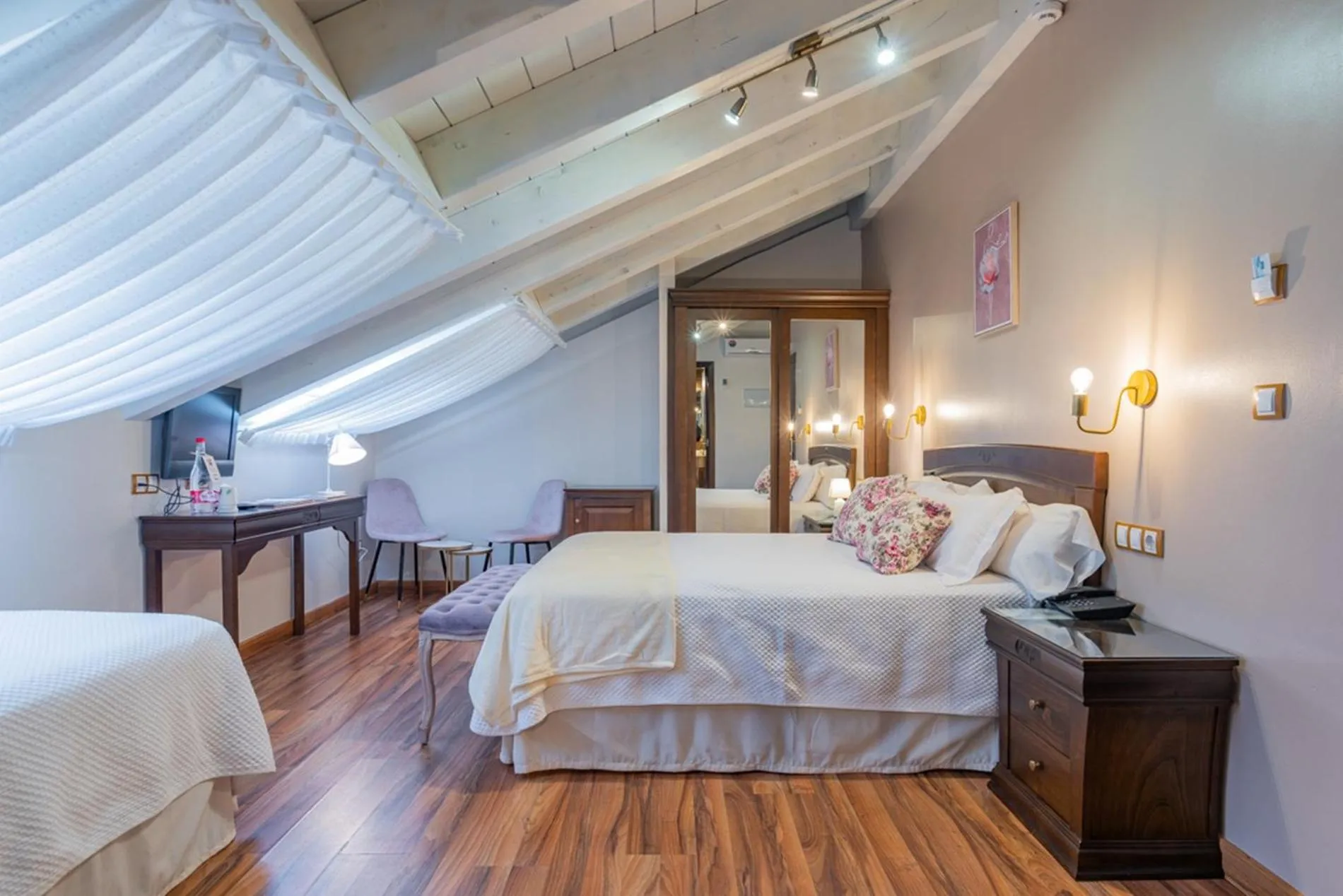 Bedroom, Bed in Hotel & Spa María Manuela