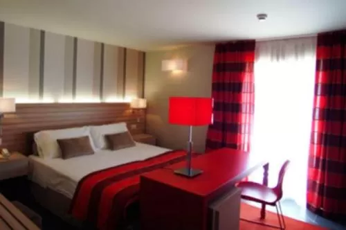 Bedroom, Bed in El Homs Palace Hotel