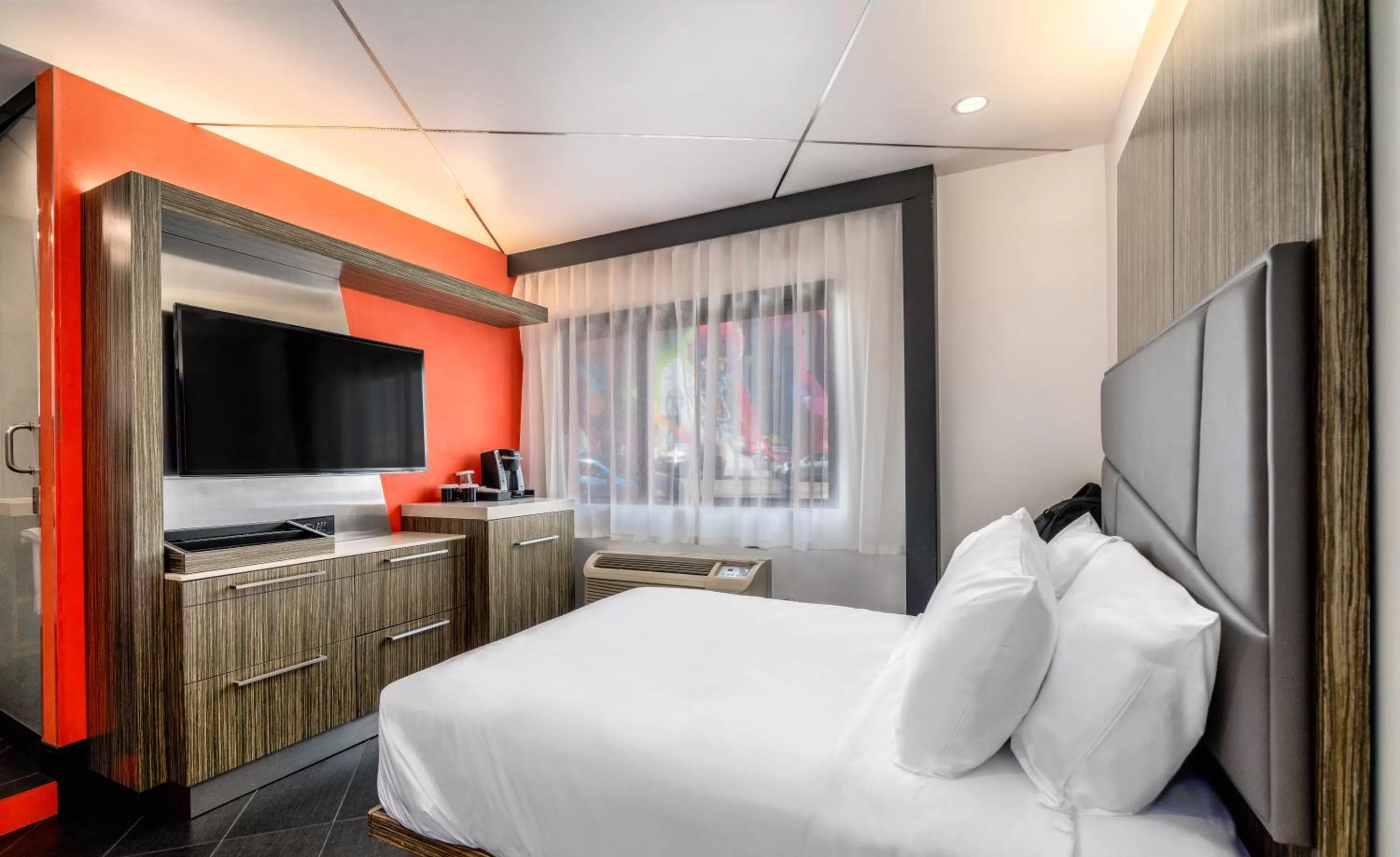 TV and multimedia, Bed in The Moment Hotel