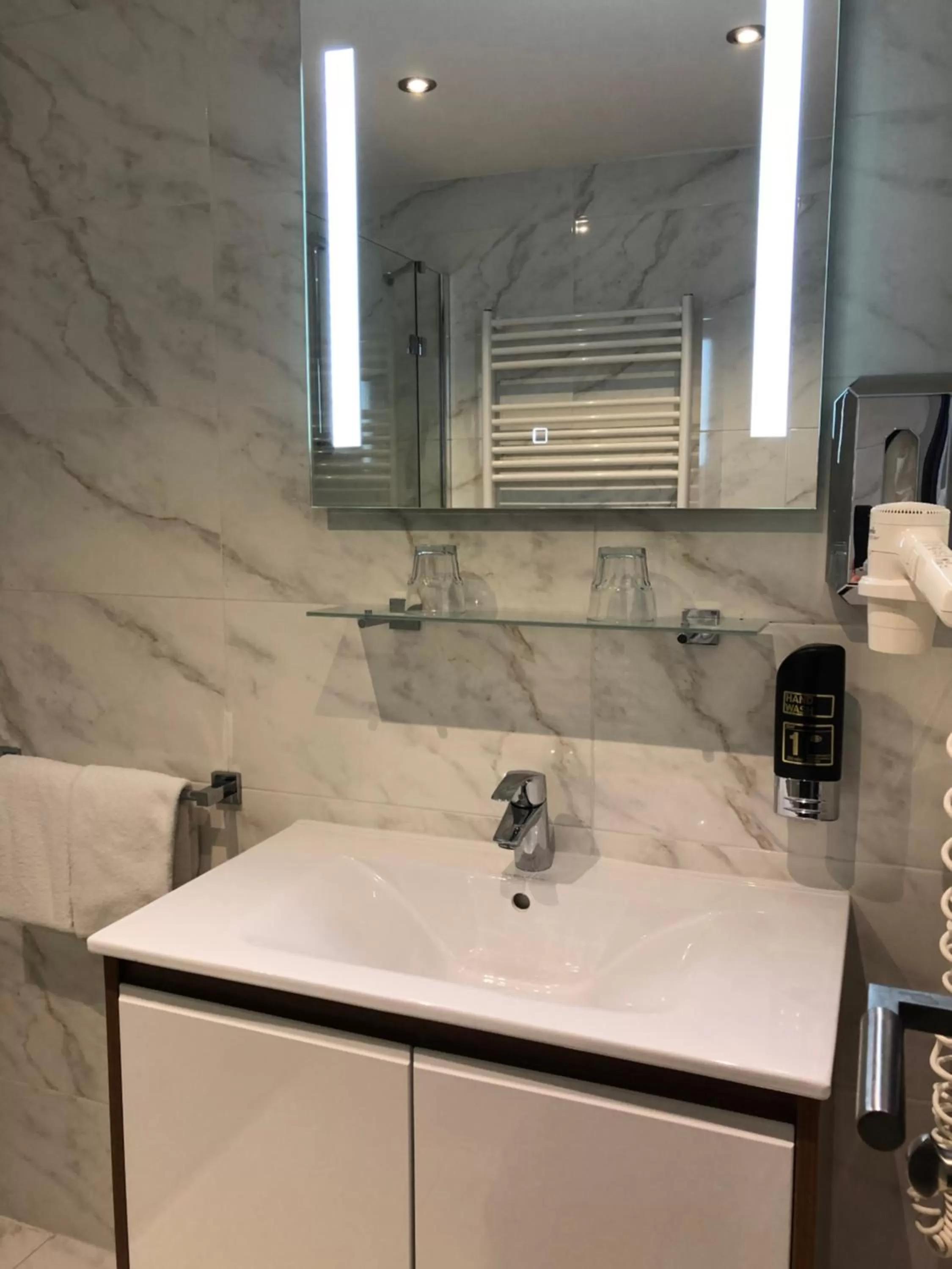 Shower in Hotel König