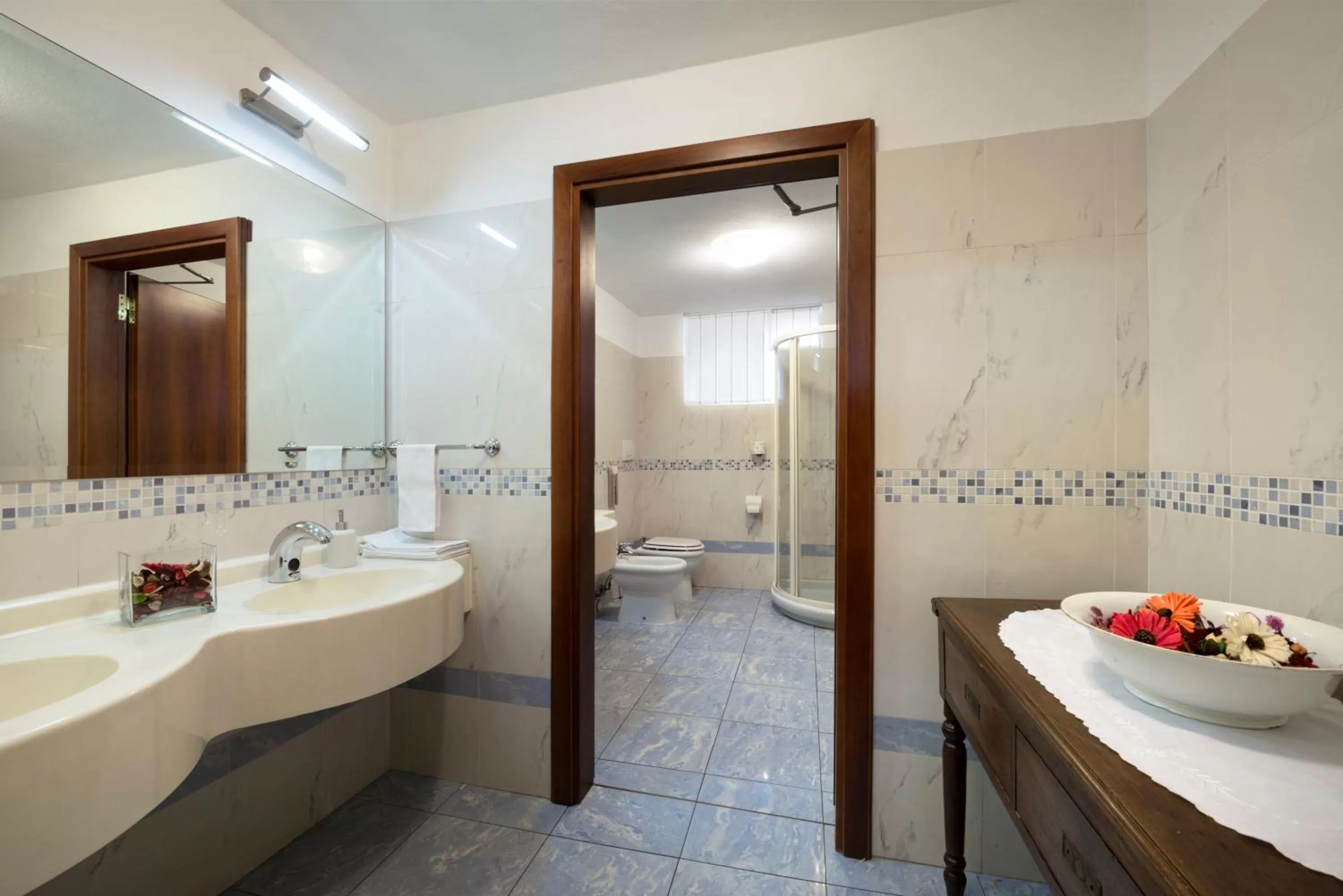 Area and facilities in Lancaster Hotel