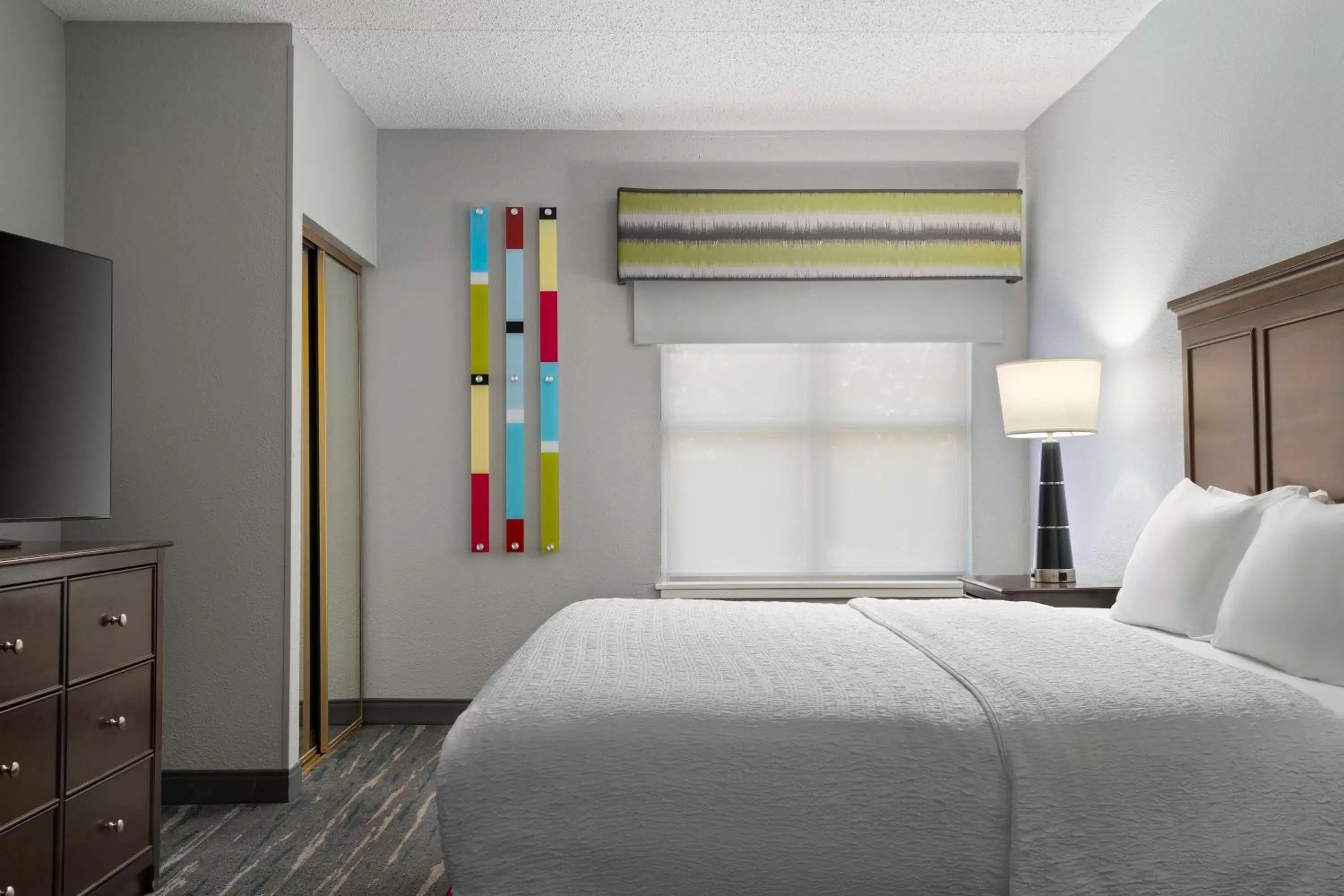 Bed in Hampton Inn & Suites Newport News-Airport - Oyster Point Area