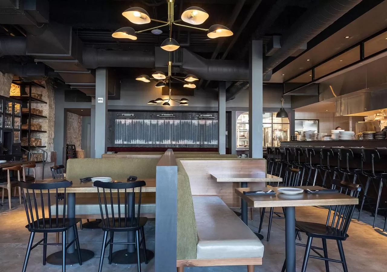 Restaurant/places to eat in Lora