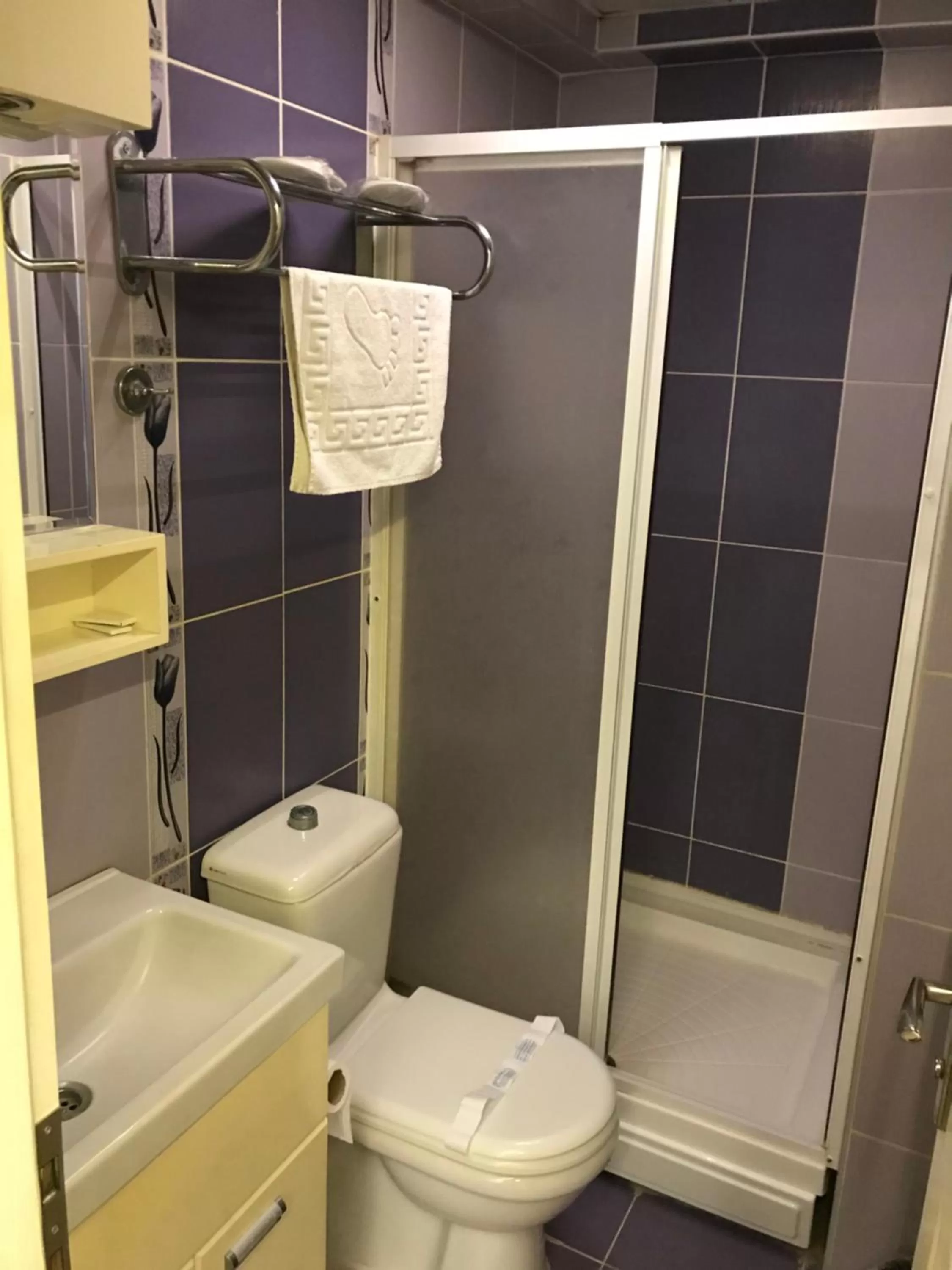 Bathroom in Sakran Hotel