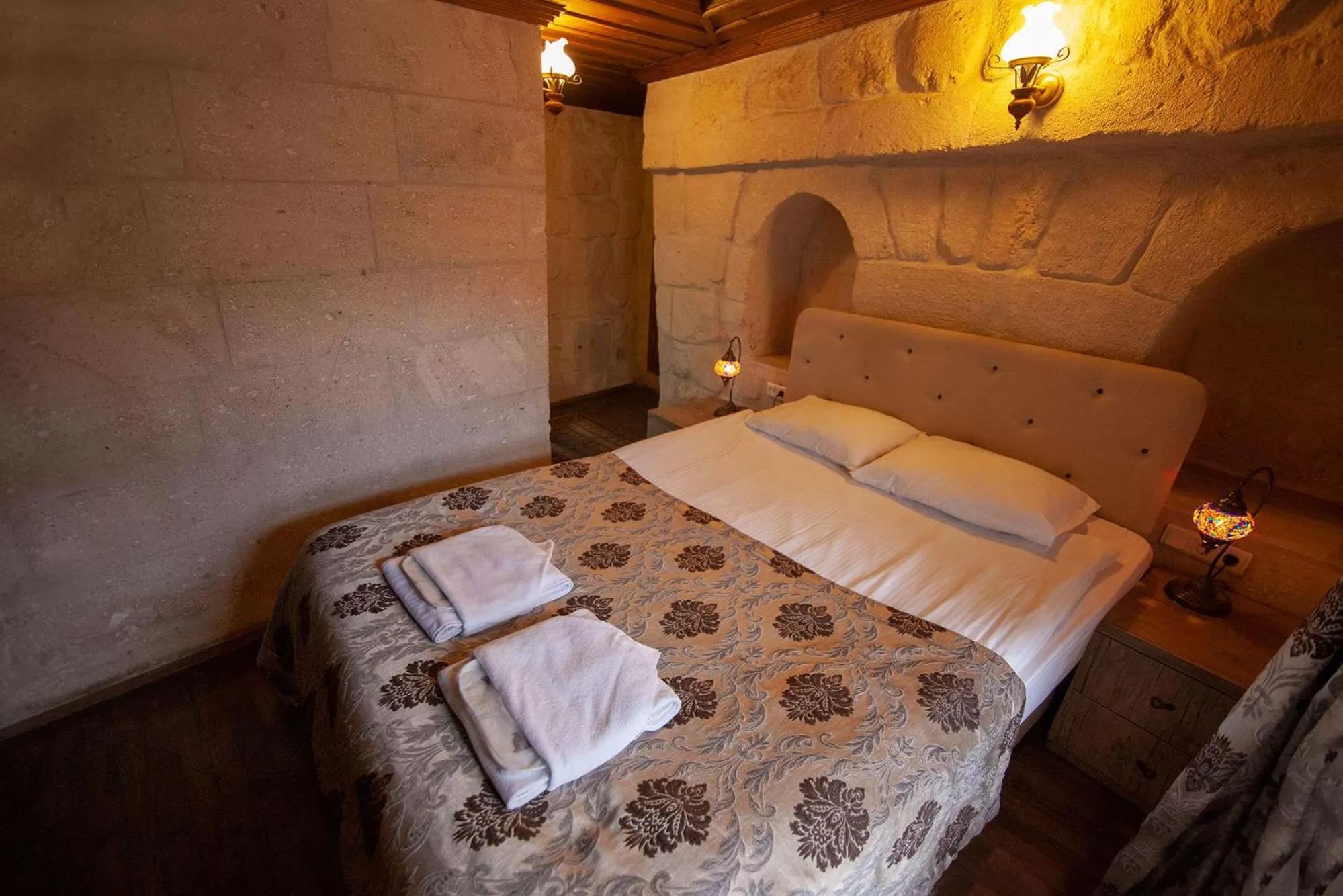 Photo of the whole room, Bed in Diamond of Cappadocia