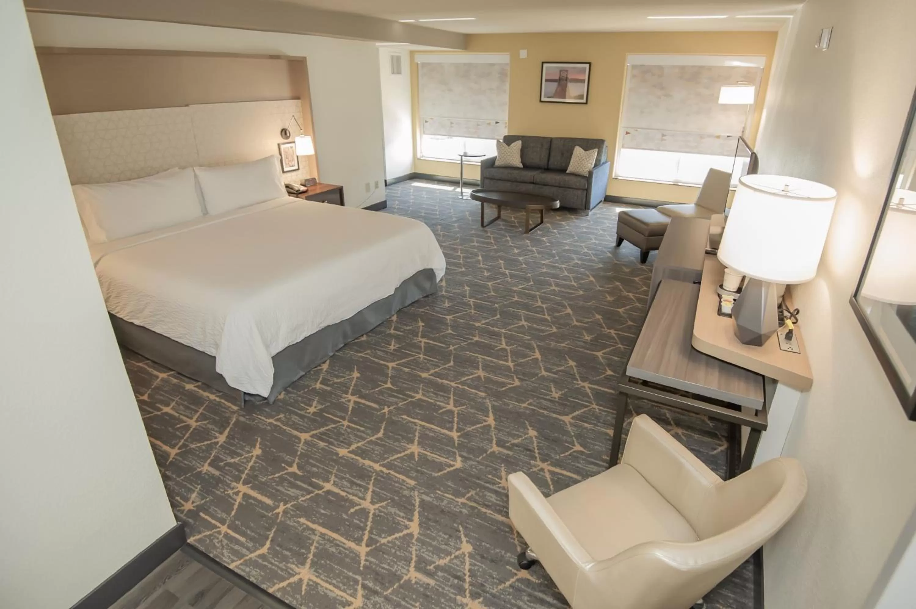 Photo of the whole room, Bed in Holiday Inn Oakland Airport by IHG