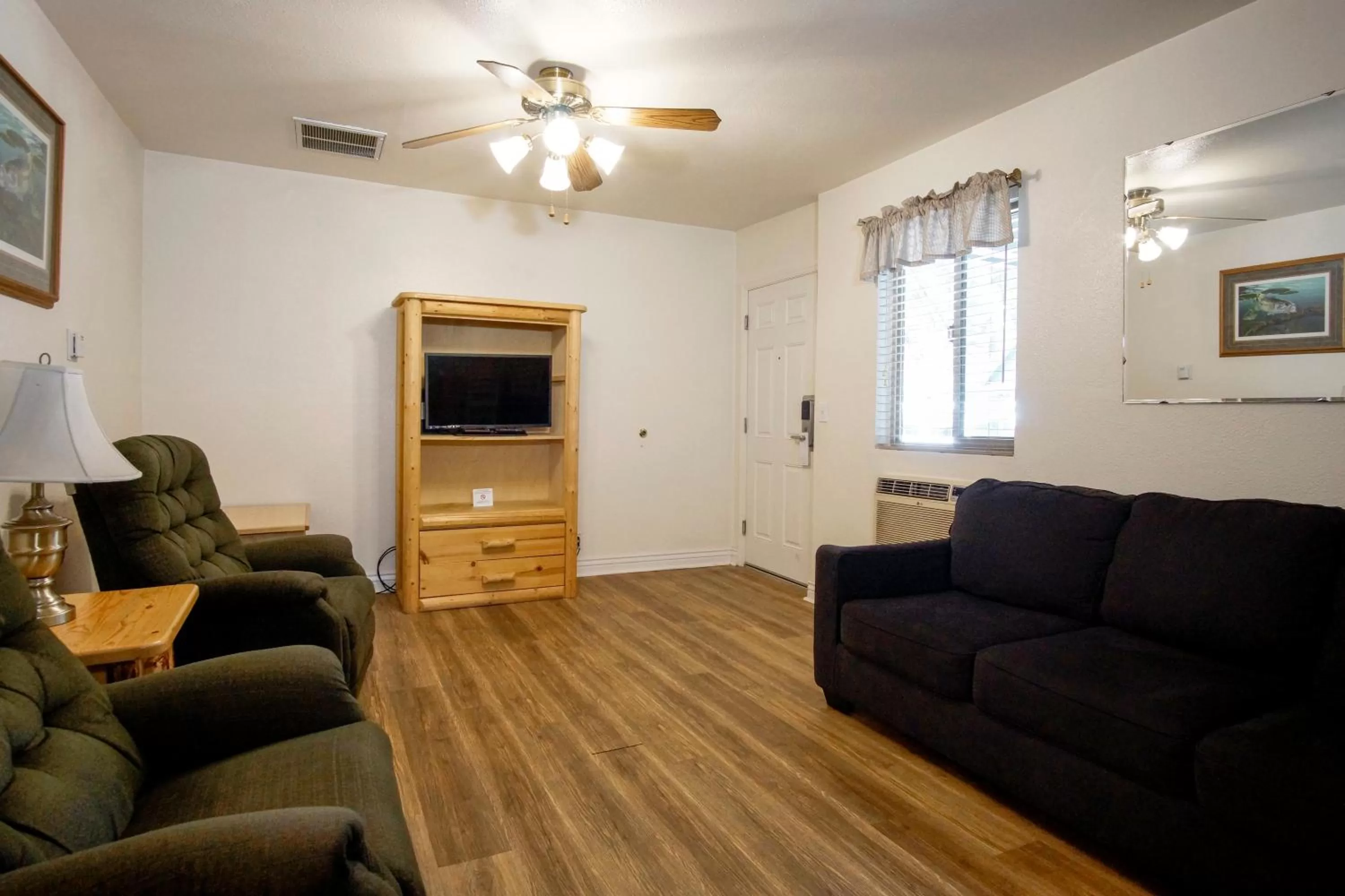 Green Gables Motel & Suites