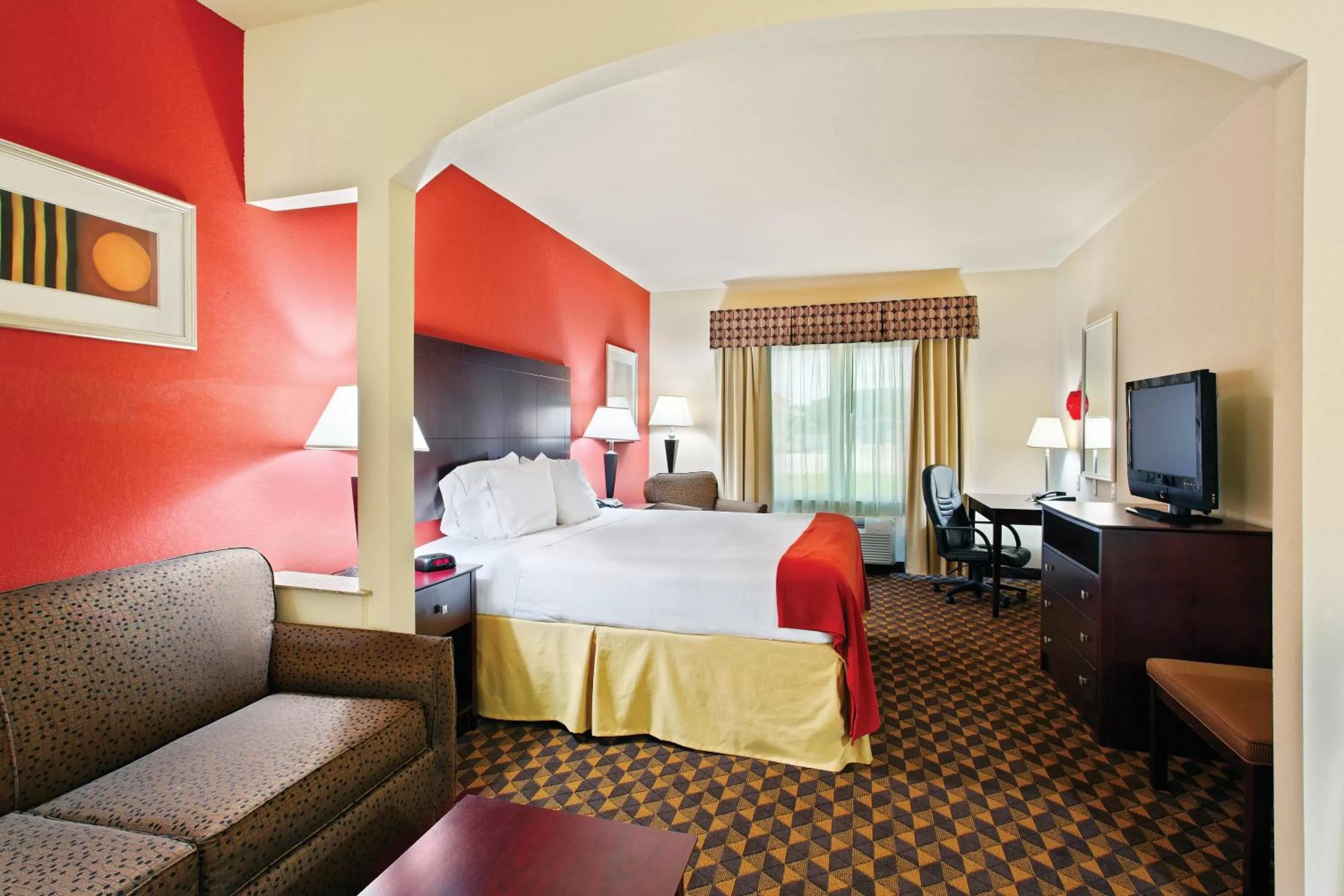 Photo of the whole room, Bed in Holiday Inn Express & Suites Malvern by IHG