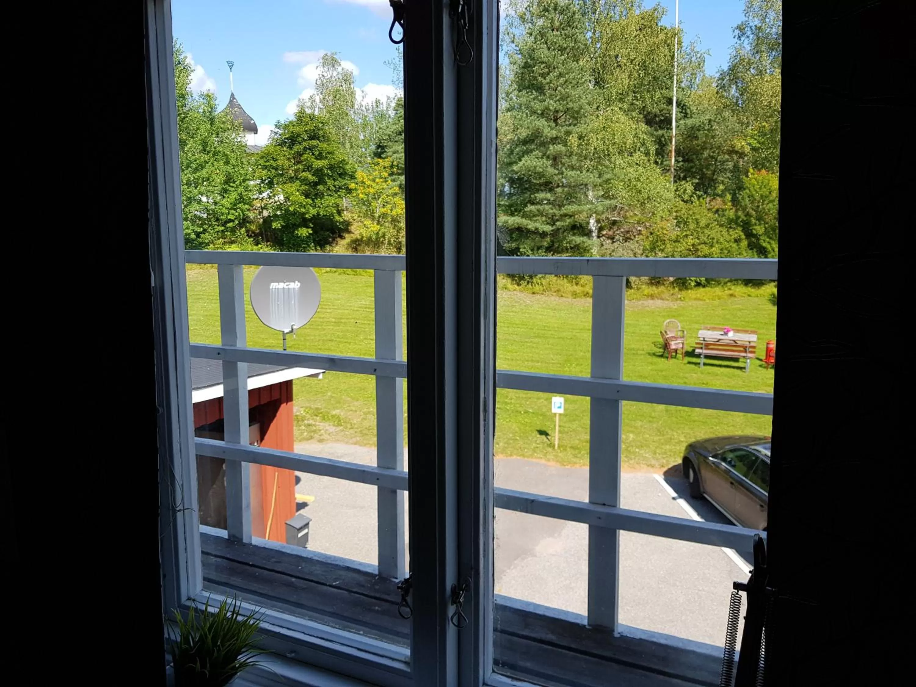 Garden view in Brukshotellet Skinnsberg