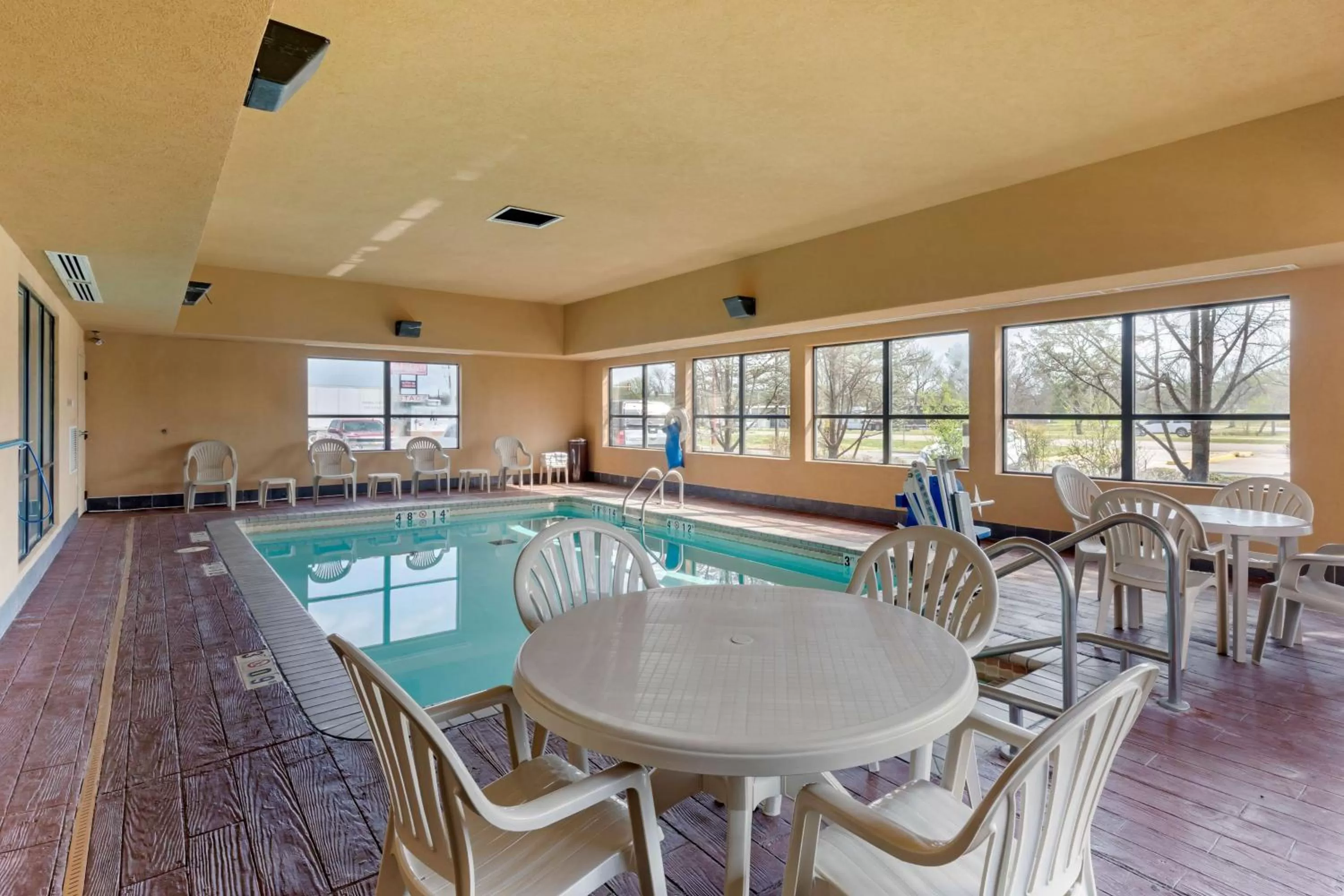 Pool view in Best Western Seminole Inn and Suites