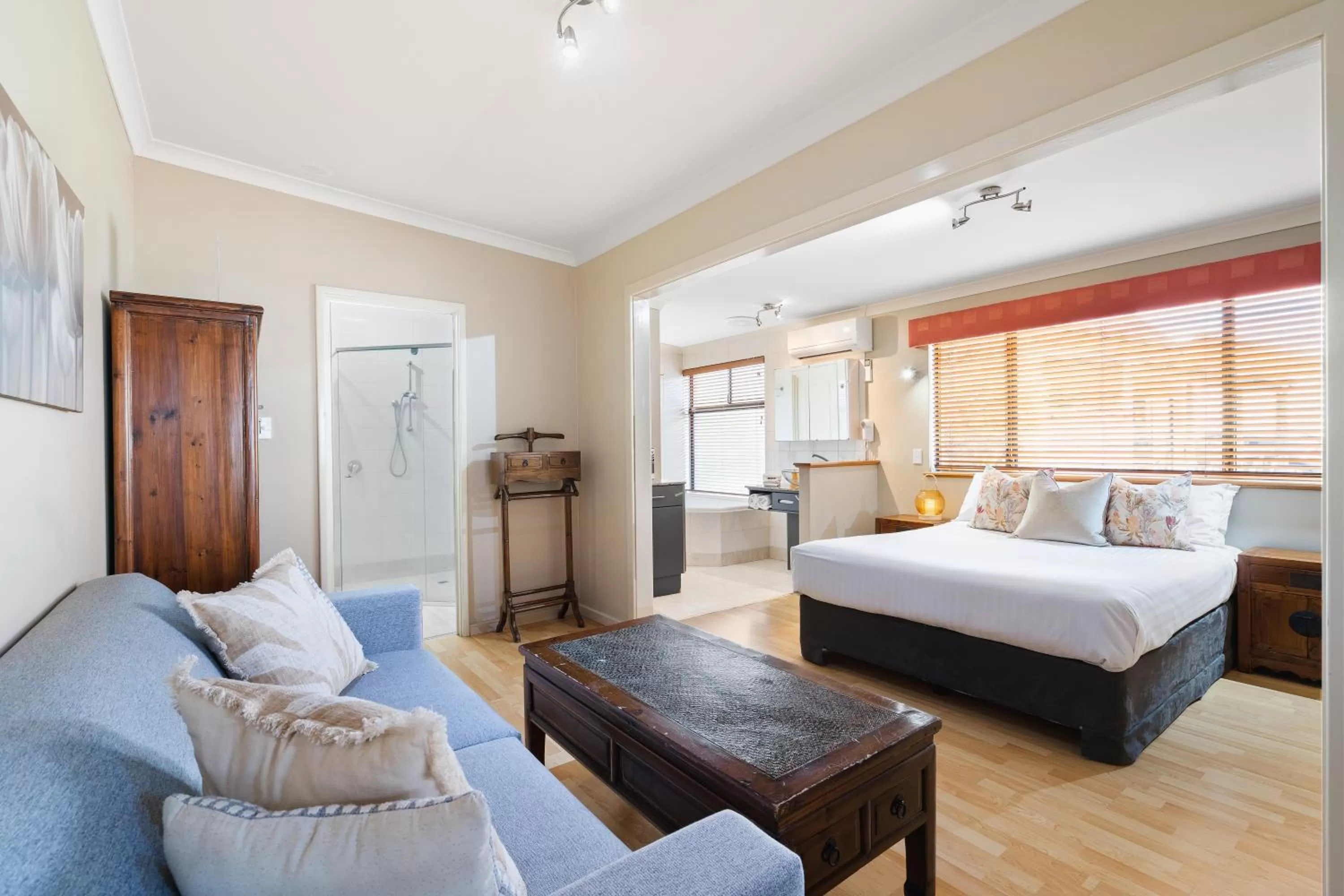 Bed in Bay Village Dunsborough