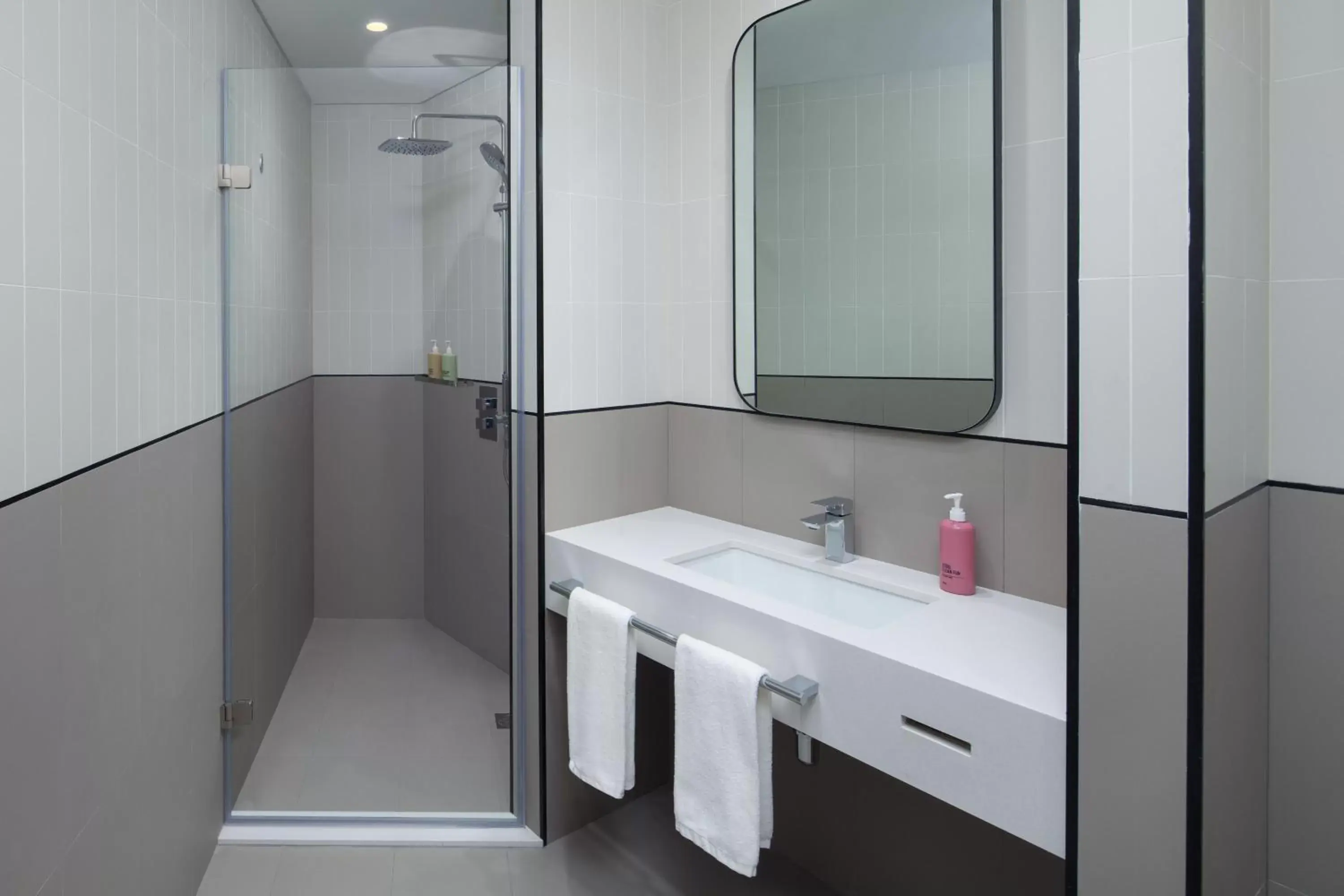 Cozy Rover Room Inc Pavilion Tickets - single occupancy in Rove Expo City Cozy Rover Room Inc Pavilion Tickets - single occupancy in Rove Expo City