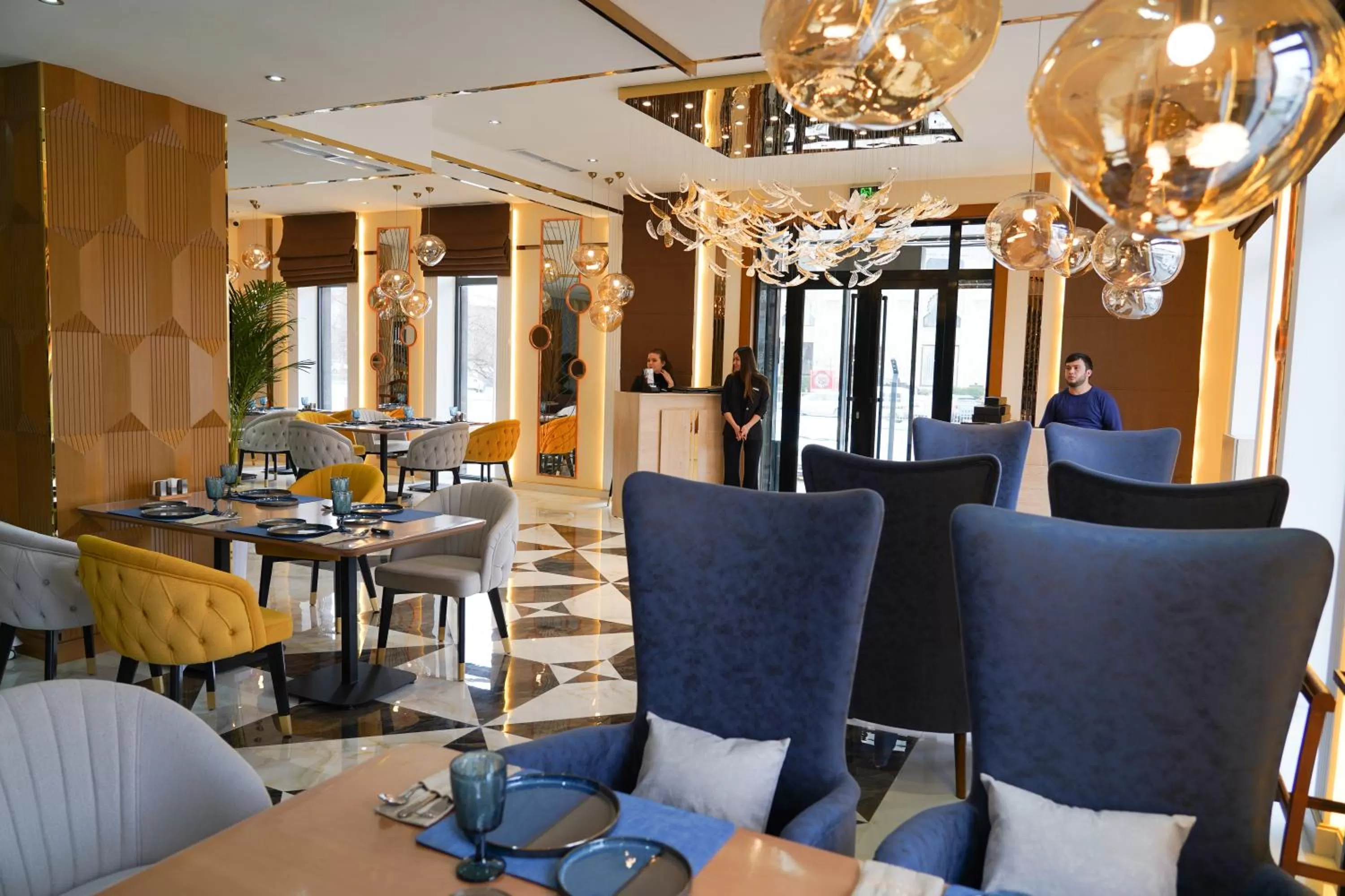 Restaurant/places to eat in MedinaTown