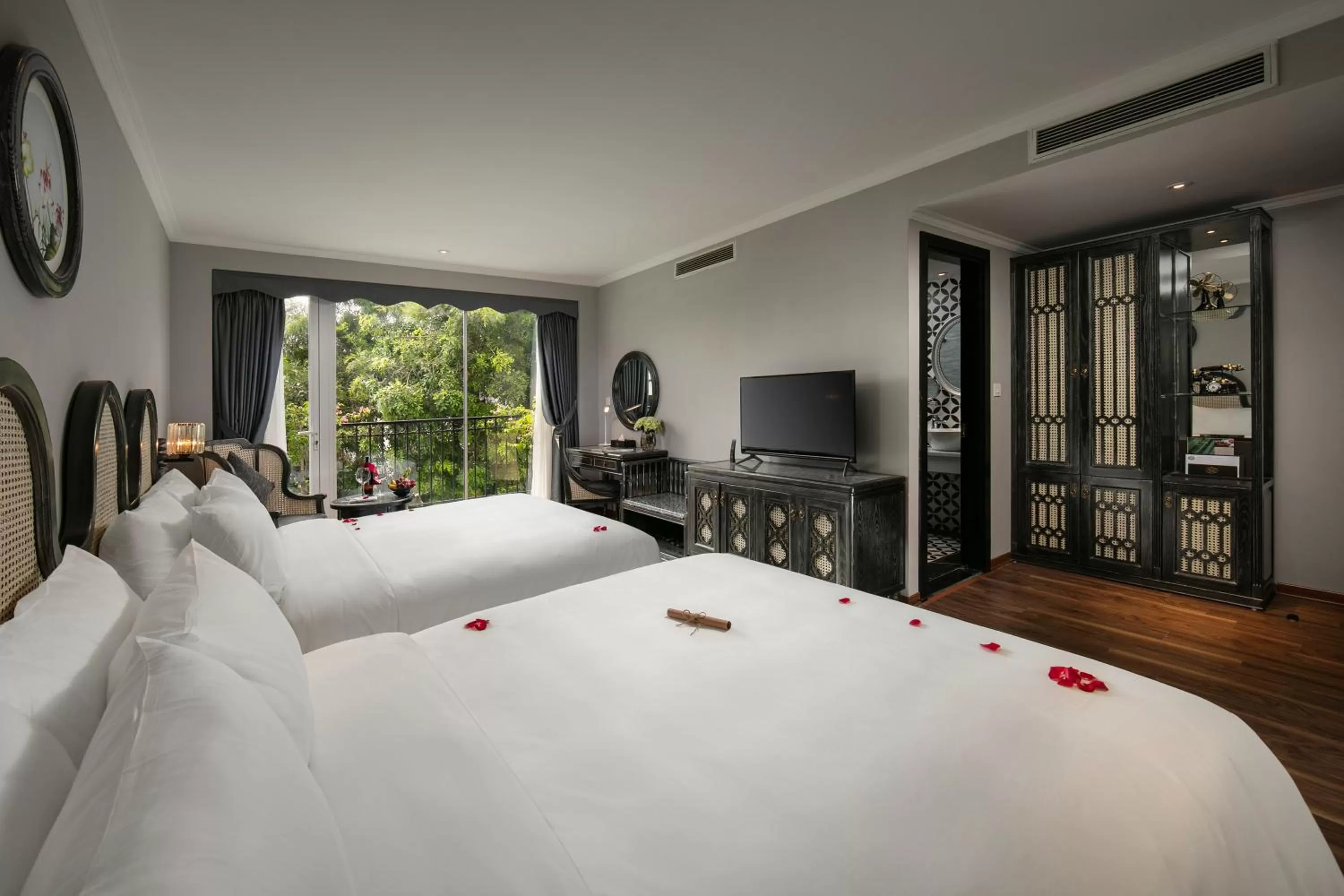 Bedroom, Bed in Shining Central Hotel & Spa