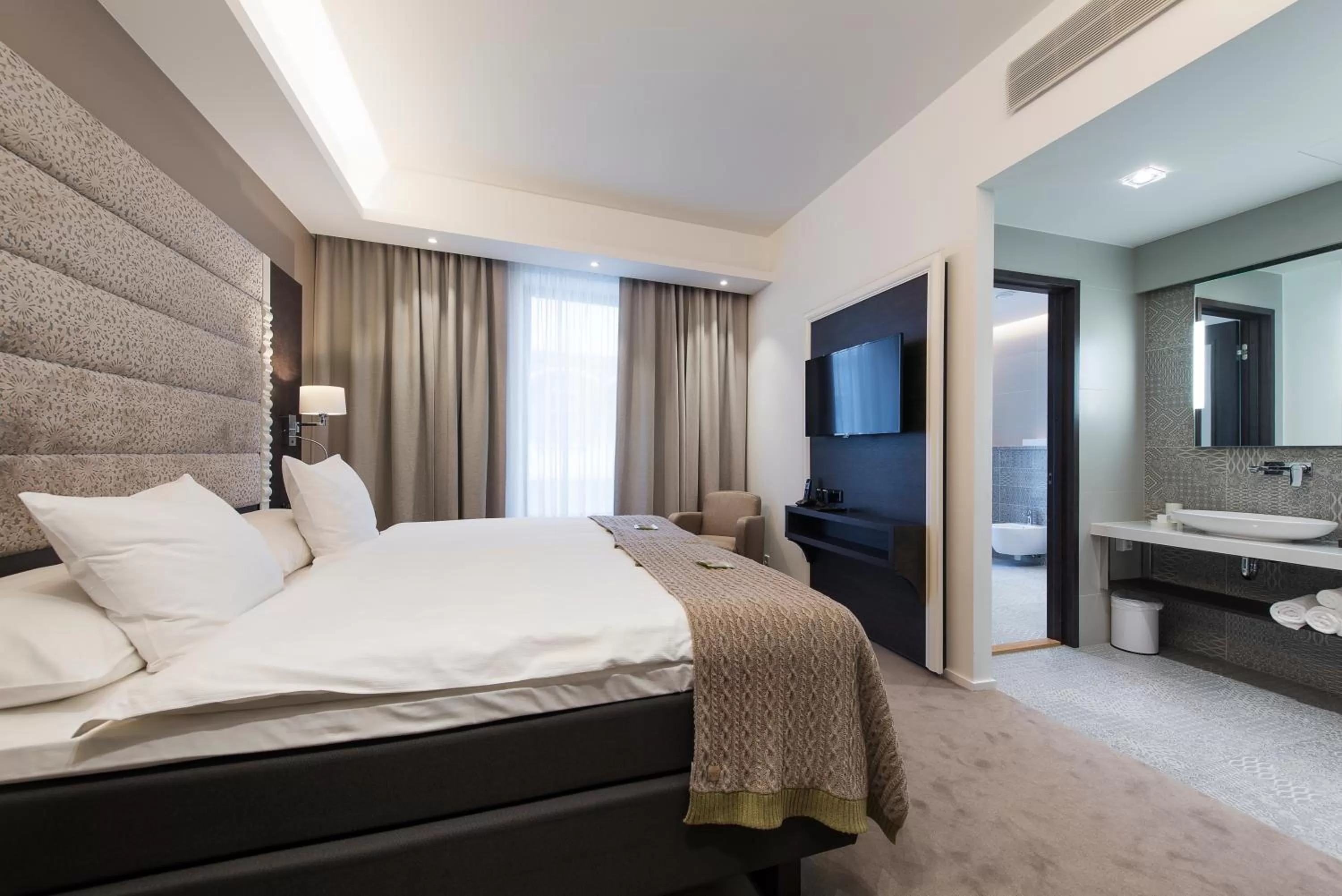 Bedroom, Bed in Lydia Hotel