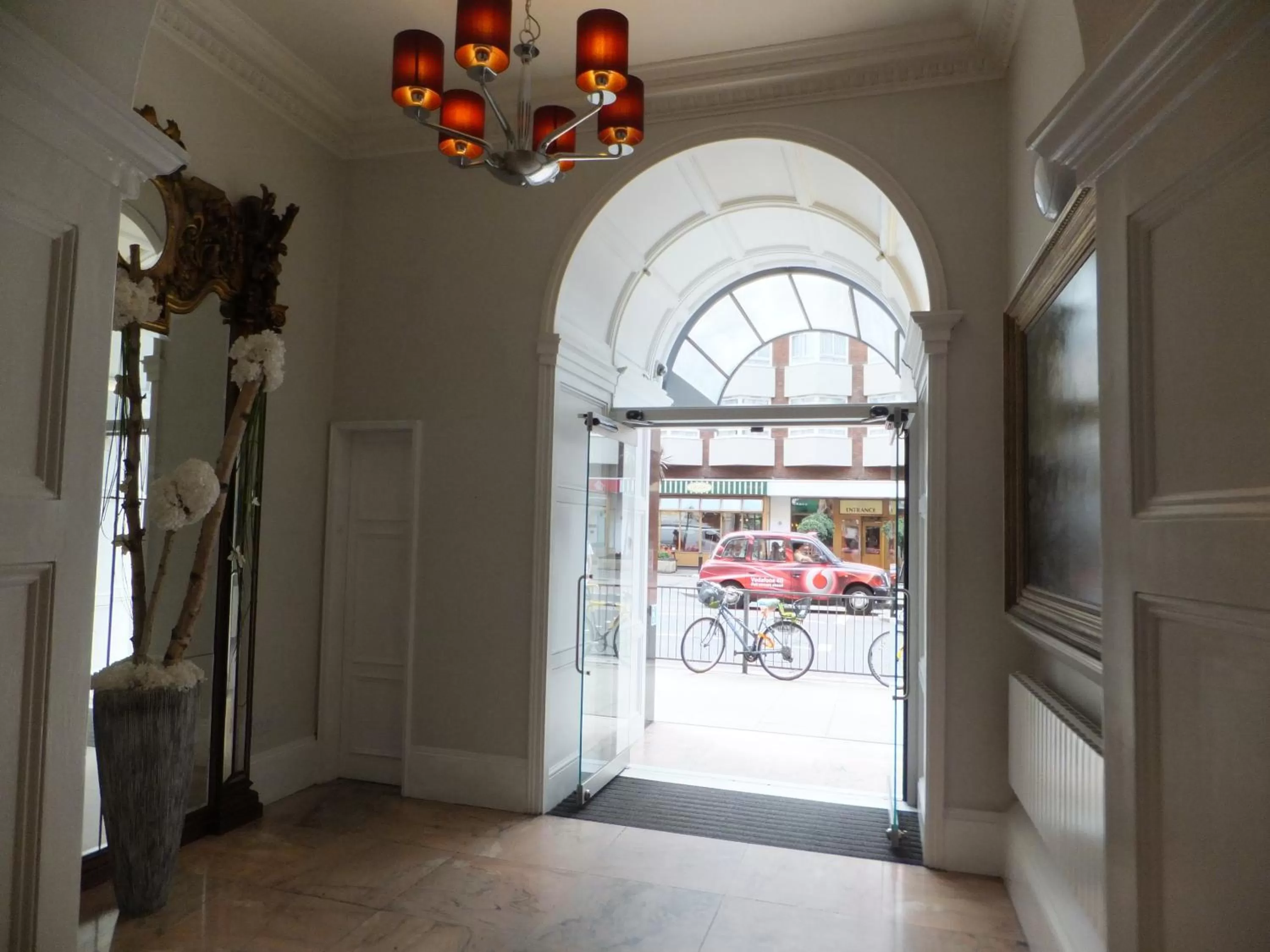 Facade/entrance in Thistle London Bloomsbury Park