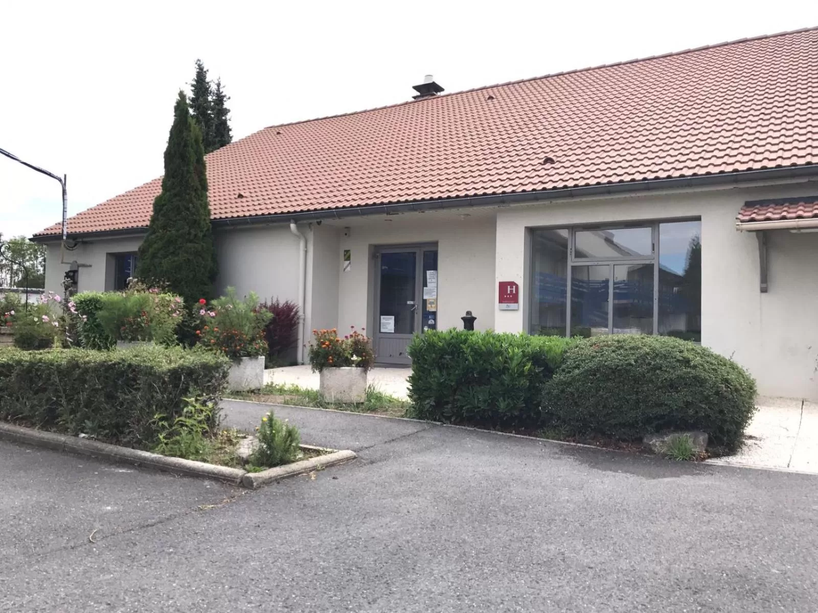 Lounge or bar in Kyriad Cambrai