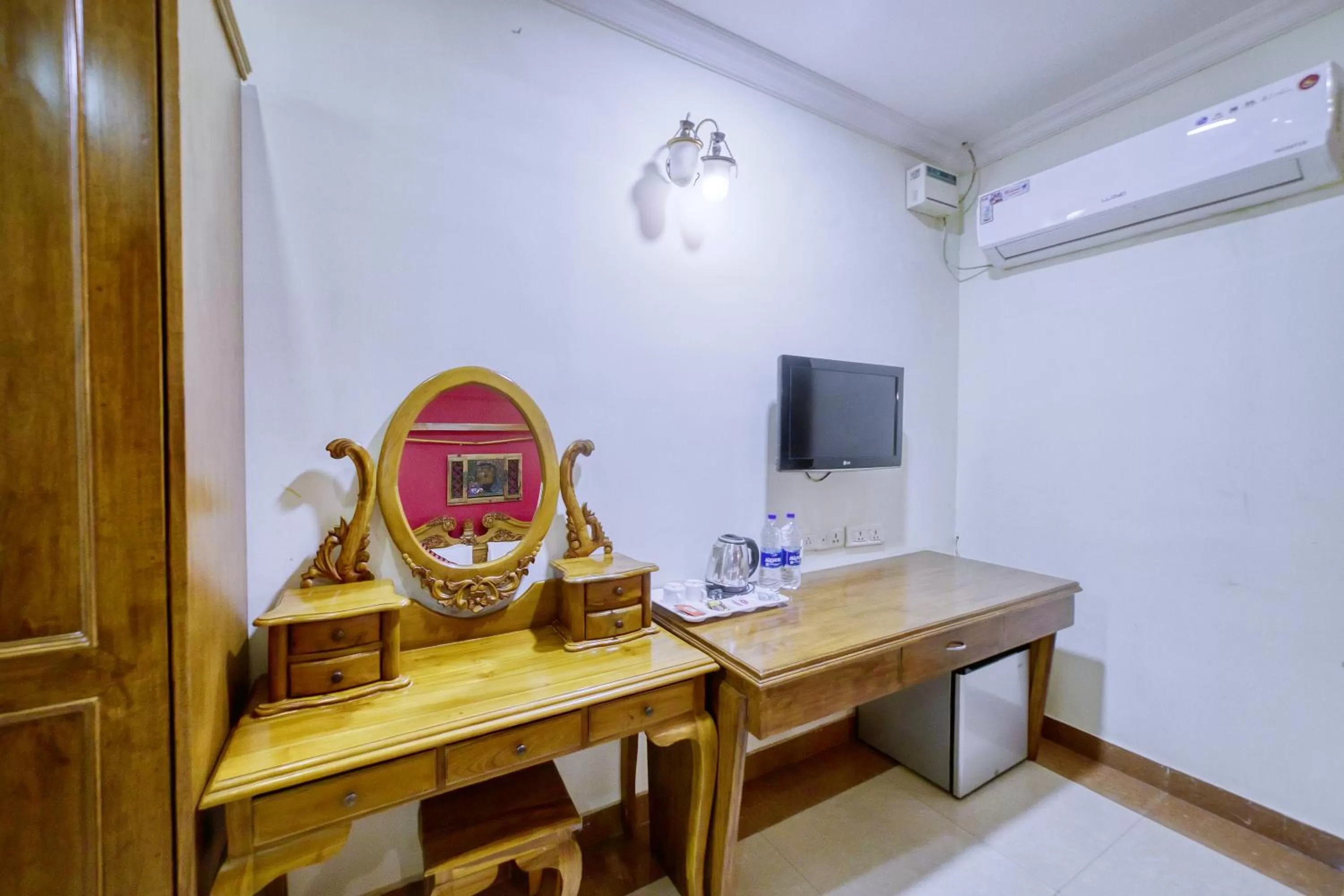 TV and multimedia in HOTEL WINDSOR CASTLE